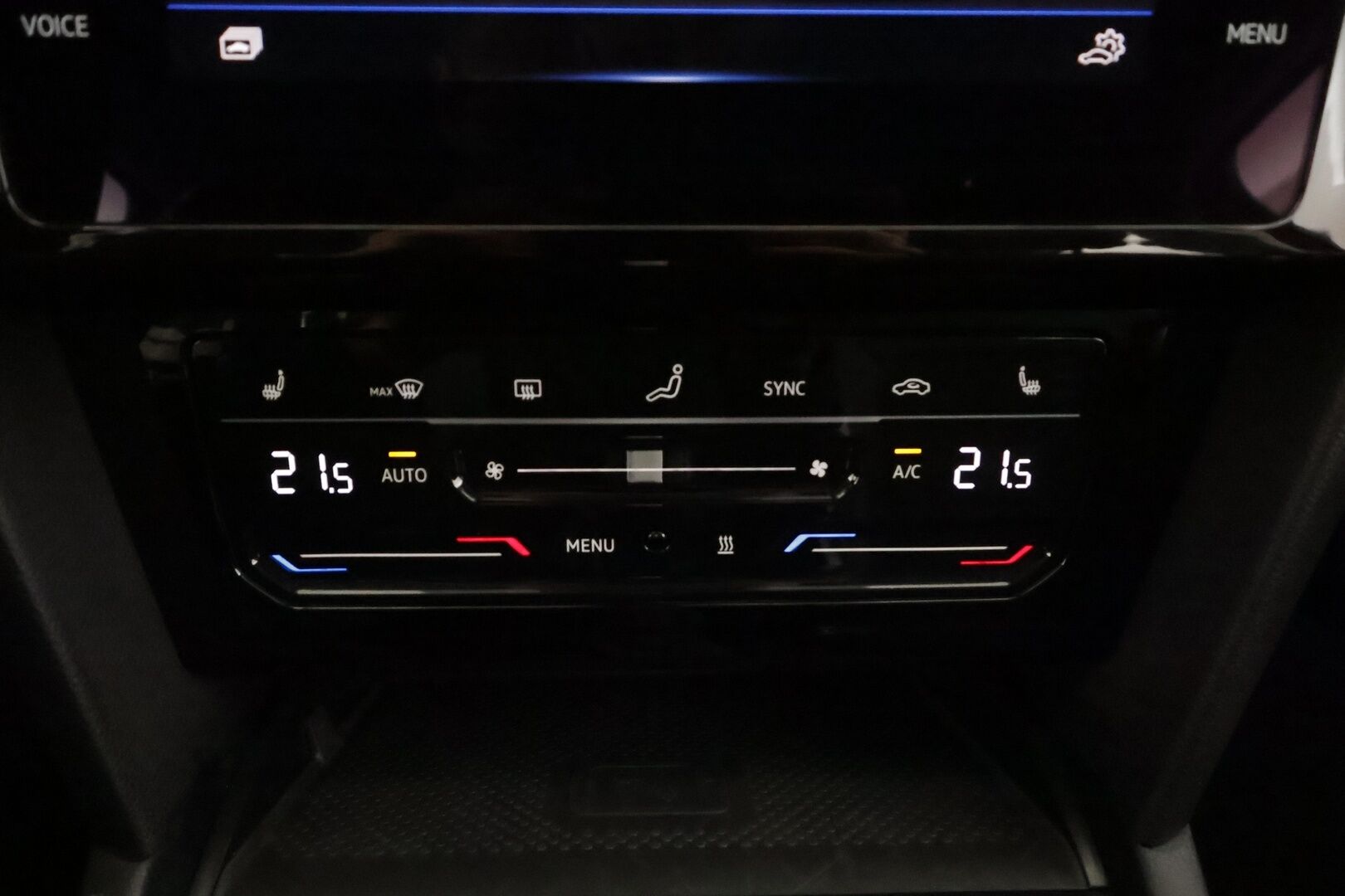 Volkswagen Passat 2022 Variant R-Line 2,0 TDI EVO SCR 110 kW DSG * ACC / Webasto / Koukku / IQ-Light / P.Kamera / Hierova Muistipenkki * - 1.Om suomi-auto / Kahdet Renkaat / Huippu varusteet