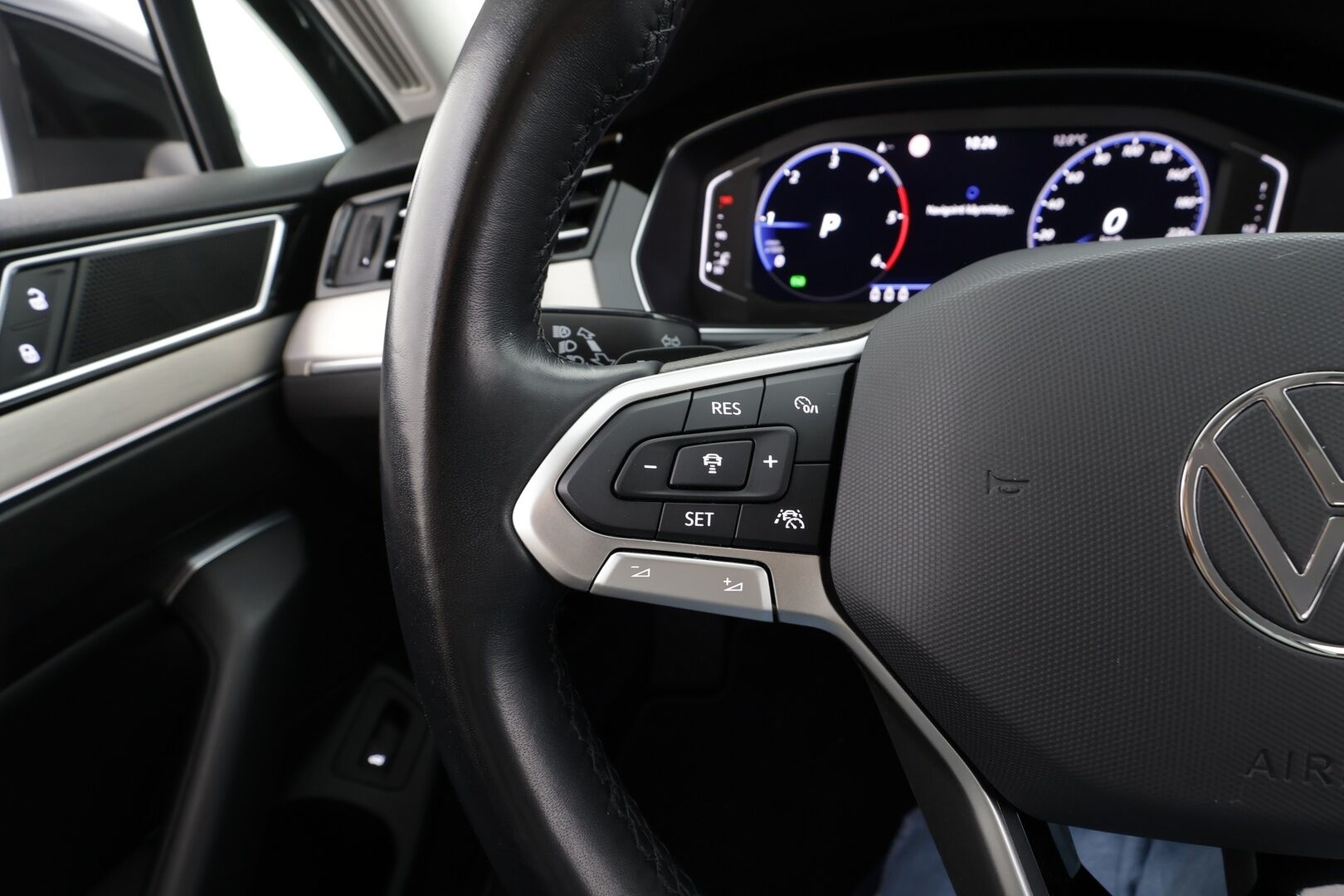 Volkswagen Passat 2022 Variant R-Line Business 2,0 TDI EVO SCR 110 kW DSG * Webasto / Koukku / ACC / Matrix-LED / P.Kamera / Navi / Keyless * - 1-om suomi-auto / Kahdet renkaat - HULLUT BLACKWEEK JATKOT - KORKOTARJOUS 2,49%