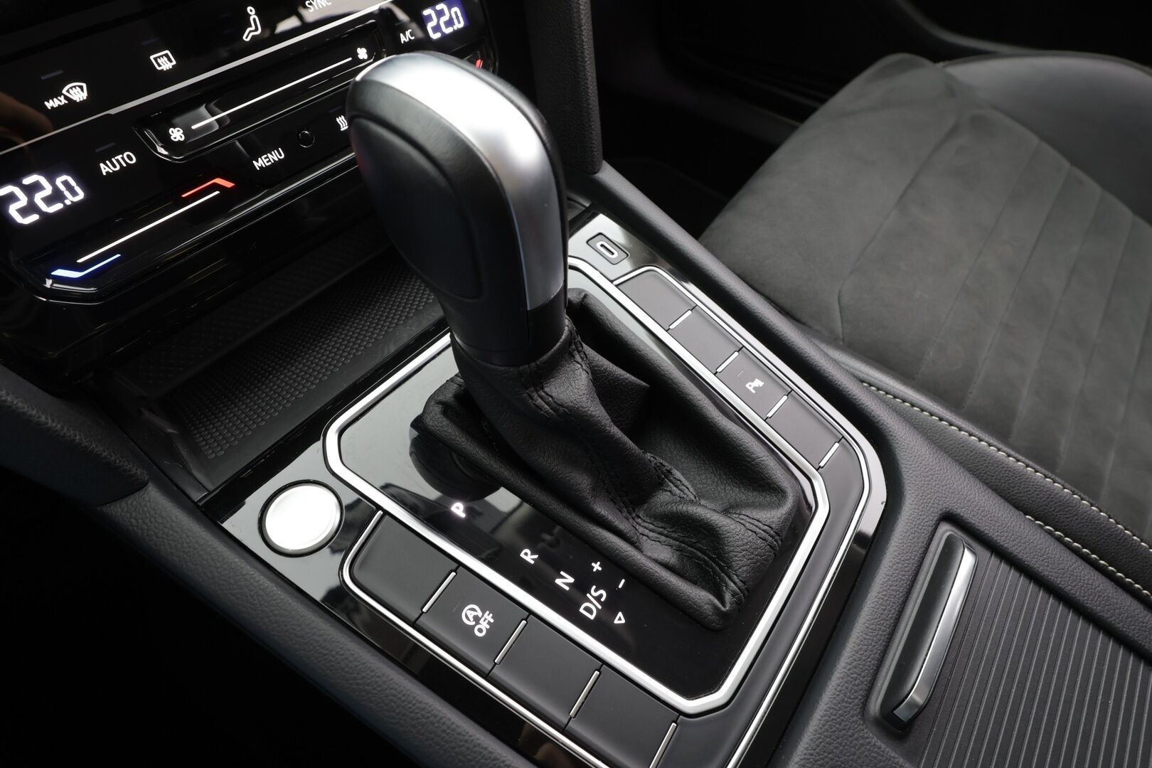 Volkswagen Passat 2022 Variant R-Line Business 2,0 TDI EVO SCR 110 kW DSG *Webasto / Koukku / ACC / Matrix-LED / Kamera / Navi / Keyless* - 1-om Suomi-auto / Kahdet renkaat / Seuraava huolto 05/2026