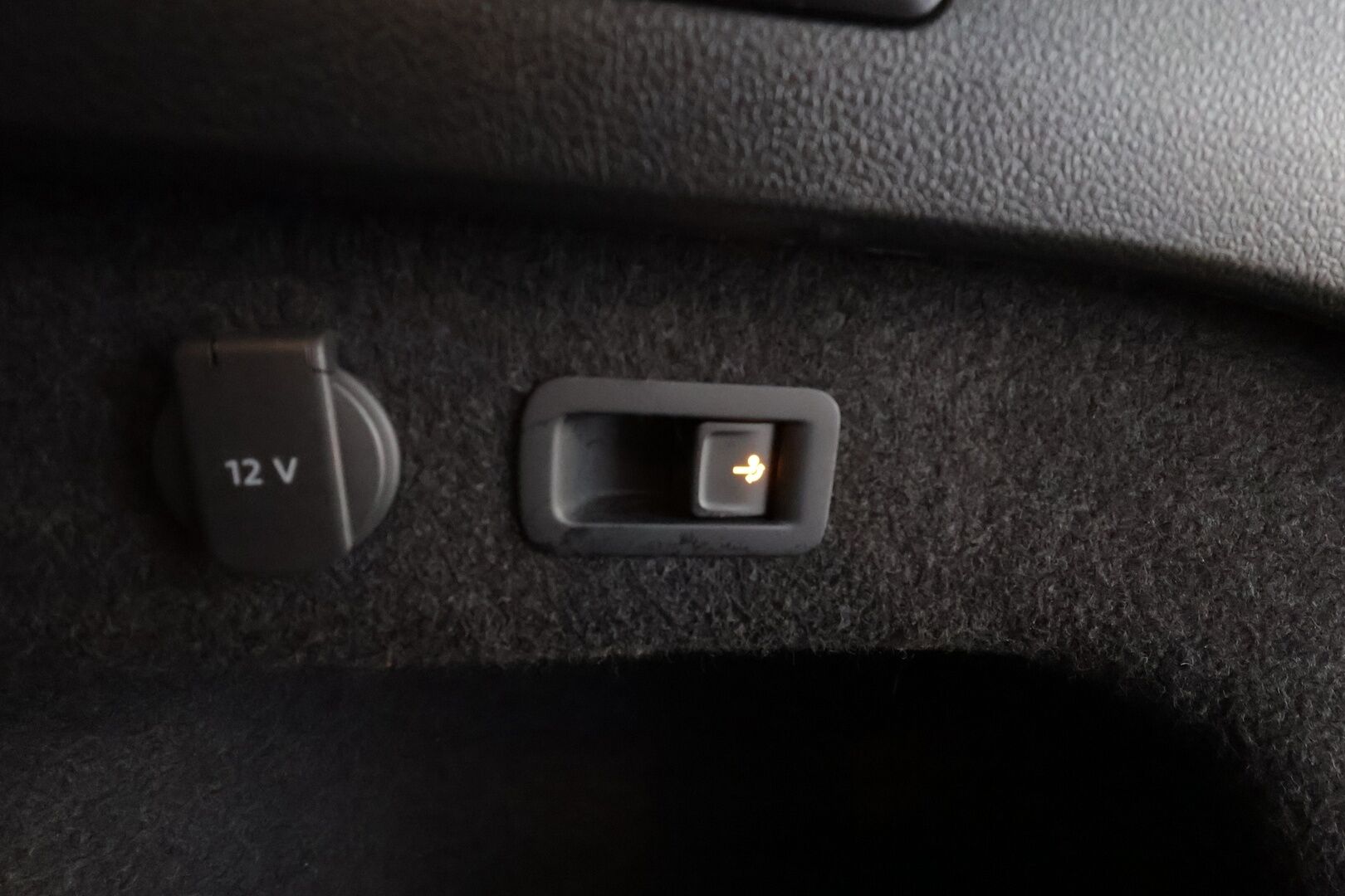 Volkswagen Passat 2022 Variant R-Line Business 2,0 TDI EVO SCR 110 kW DSG *Webasto / Koukku / ACC / Matrix-LED / Kamera / Navi / Keyless* - 1-om Suomi-auto / Kahdet renkaat / Seuraava huolto 05/2026