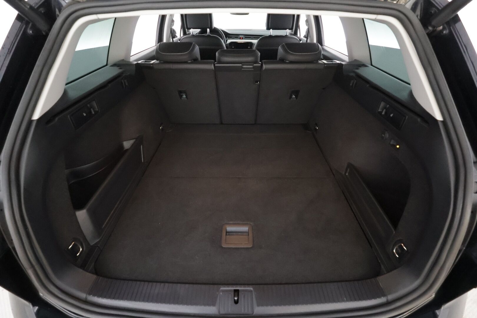 Volkswagen Passat 2022 Variant R-Line Business 2,0 TDI EVO SCR 110 kW DSG *Webasto / Koukku / ACC / Matrix-LED / Kamera / Navi / Keyless* - 1-om Suomi-auto / Kahdet renkaat / Seuraava huolto 05/2026