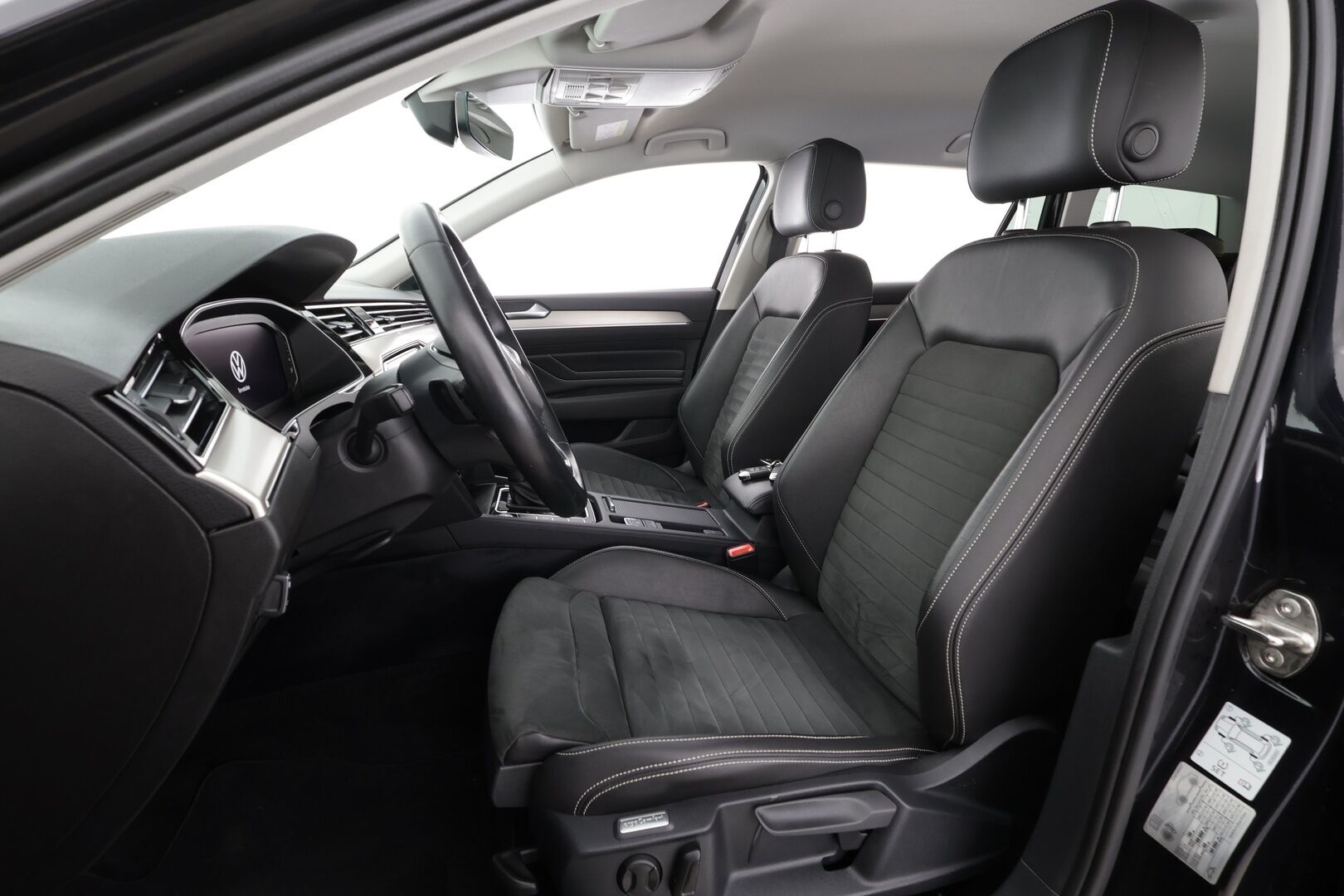 Volkswagen Passat 2022 Variant R-Line Business 2,0 TDI EVO SCR 110 kW DSG *Webasto / Koukku / ACC / Matrix-LED / Kamera / Navi / Keyless* - 1-om Suomi-auto / Kahdet renkaat / Seuraava huolto 05/2026