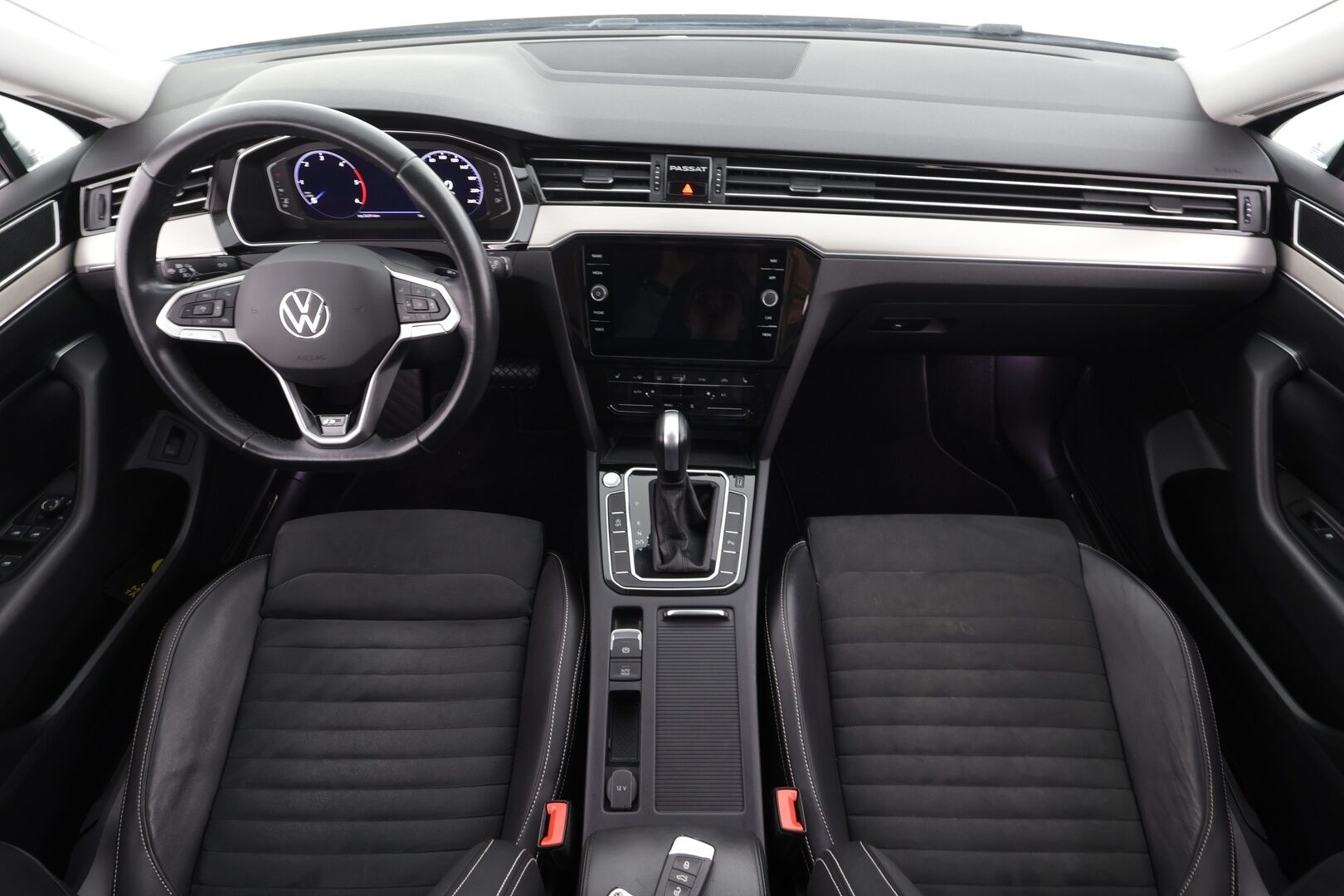 Volkswagen Passat 2022 Variant R-Line Business 2,0 TDI EVO SCR 110 kW DSG * Webasto / Koukku / ACC / Matrix-LED / P.Kamera / Navi / Keyless * - 1-om suomi-auto / Kahdet renkaat - HULLUT BLACKWEEK JATKOT - KORKOTARJOUS 2,49%