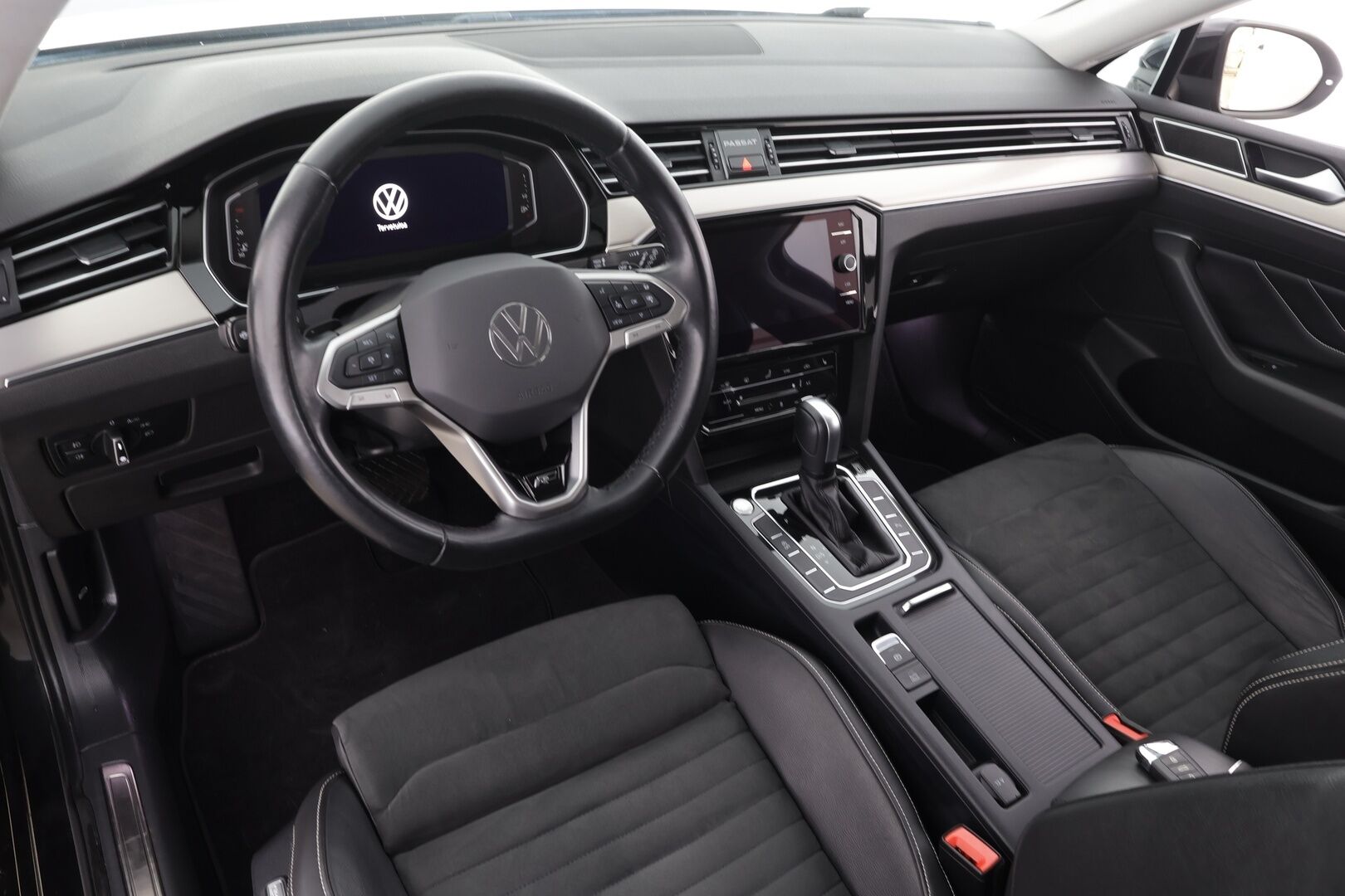 Volkswagen Passat 2022 Variant R-Line Business 2,0 TDI EVO SCR 110 kW DSG * Webasto / Koukku / ACC / Matrix-LED / P.Kamera / Navi / Keyless * - 1-om suomi-auto / Kahdet renkaat - HULLUT BLACKWEEK JATKOT - KORKOTARJOUS 2,49%