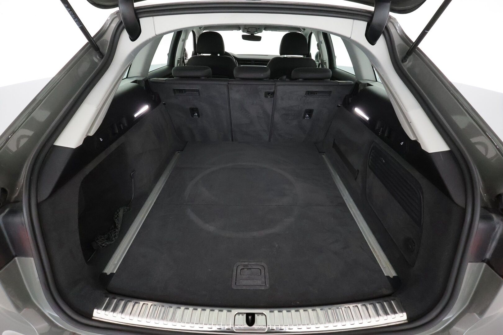 Audi A6 2022 Avant Business 40 TDI MHEV quattro S tronic ** Webasto / Adapt.Vakkari / Matrix-LED / P.Kamera / Sporttipenkit / Navi ** - 3,99 % KORKOTARJOUS TÄHÄN AUTOON - 2-Omisteinen Suomi-auto / Kahdet Renkaat