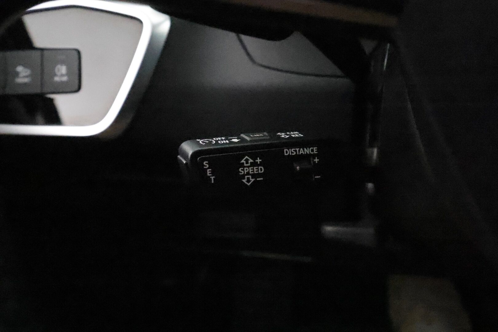 Audi A6 2022 Avant Business 40 TDI MHEV quattro S tronic ** Webasto / Adapt.Vakkari / Matrix-LED / P.Kamera / Sporttipenkit / Navi ** - 2-Omisteinen Suomi-auto / Kahdet Renkaat