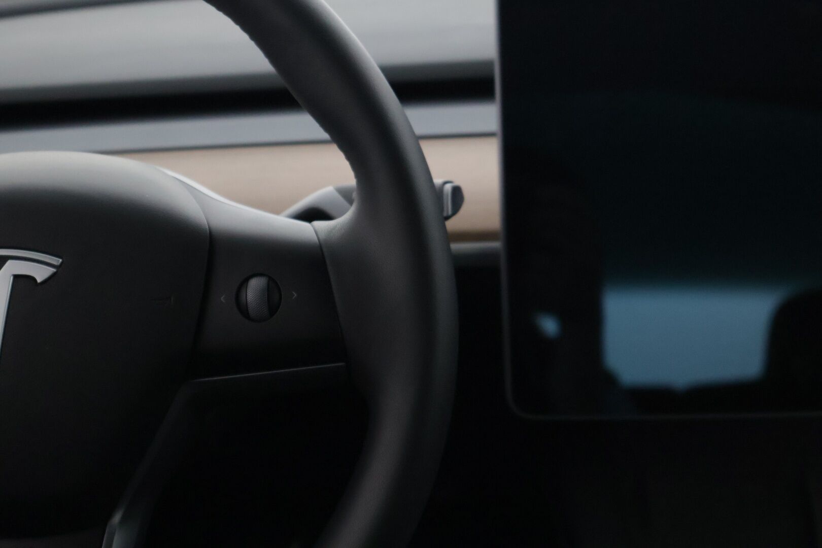 Tesla Model 3 2021 Standard Range Plus * Autopilot / Premium Audio / Panorama / P.kamera / Kaistavahti / Navi / ILP / * - Siisti Tesla super pienillä kilometreillä!