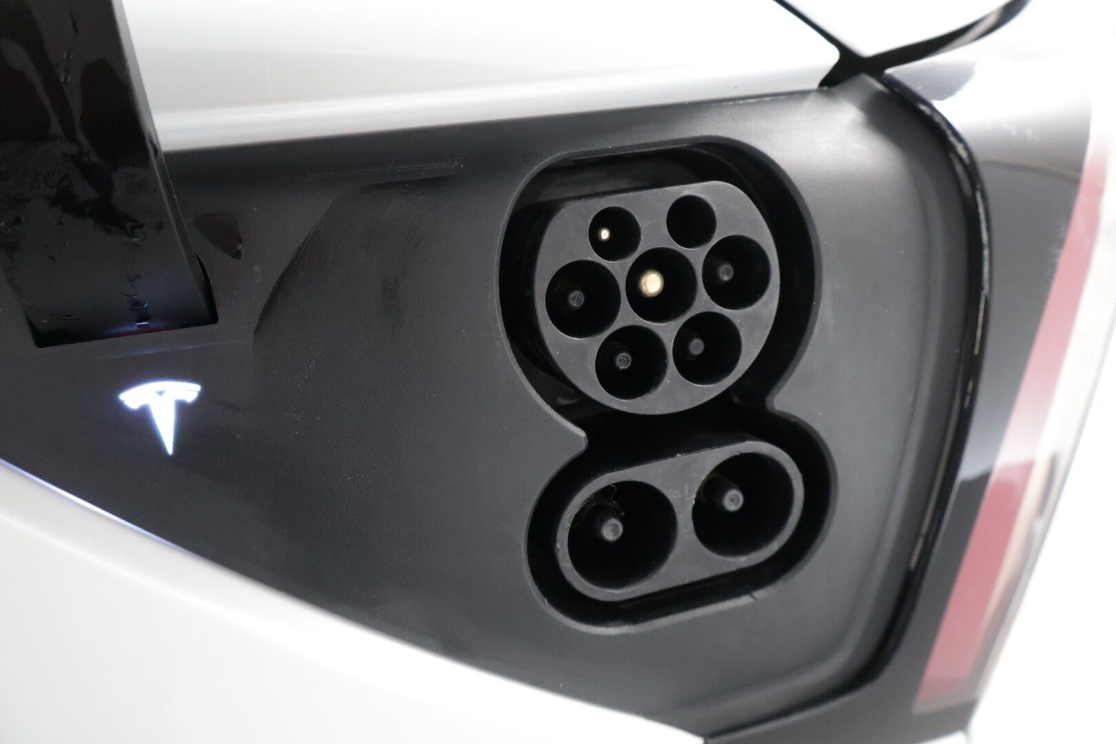 Tesla Model 3 2021 Standard Range Plus * Autopilot / Premium Audio / Panorama / P.kamera / Kaistavahti / Navi / ILP / * - Siisti Tesla super pienillä kilometreillä!