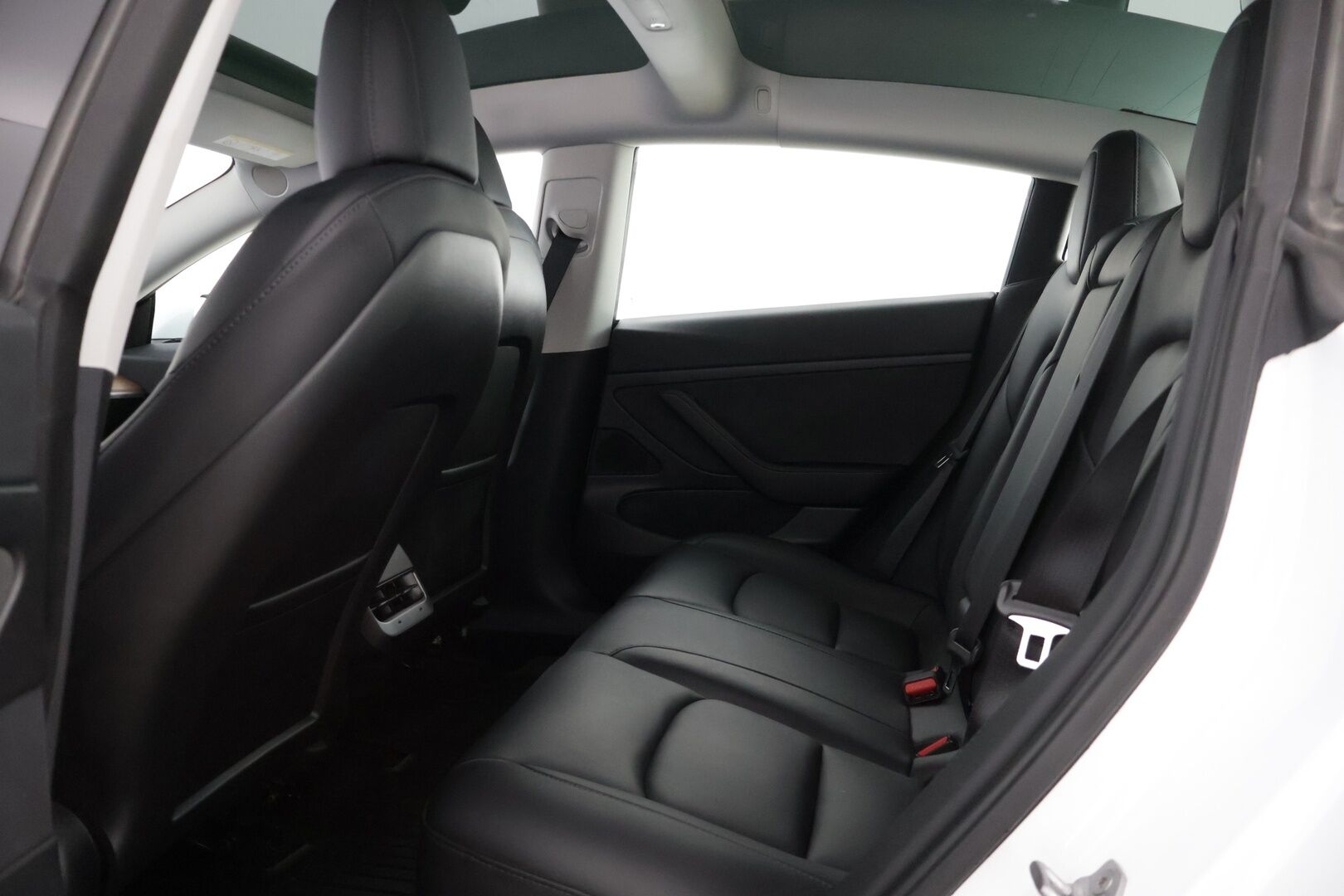Tesla Model 3 2021 Standard Range Plus * Autopilot / Premium Audio / Panorama / P.kamera / Kaistavahti / Navi / ILP / * - Siisti Tesla super pienillä kilometreillä!