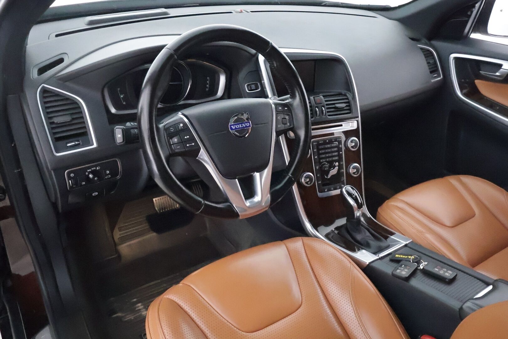 Volvo XC60 2016 D4 AWD Summum aut **Facelift / Adapt. vakkari / Panorama / Webasto / Koukku / P.kamera / Keyless / Muistipenkki**