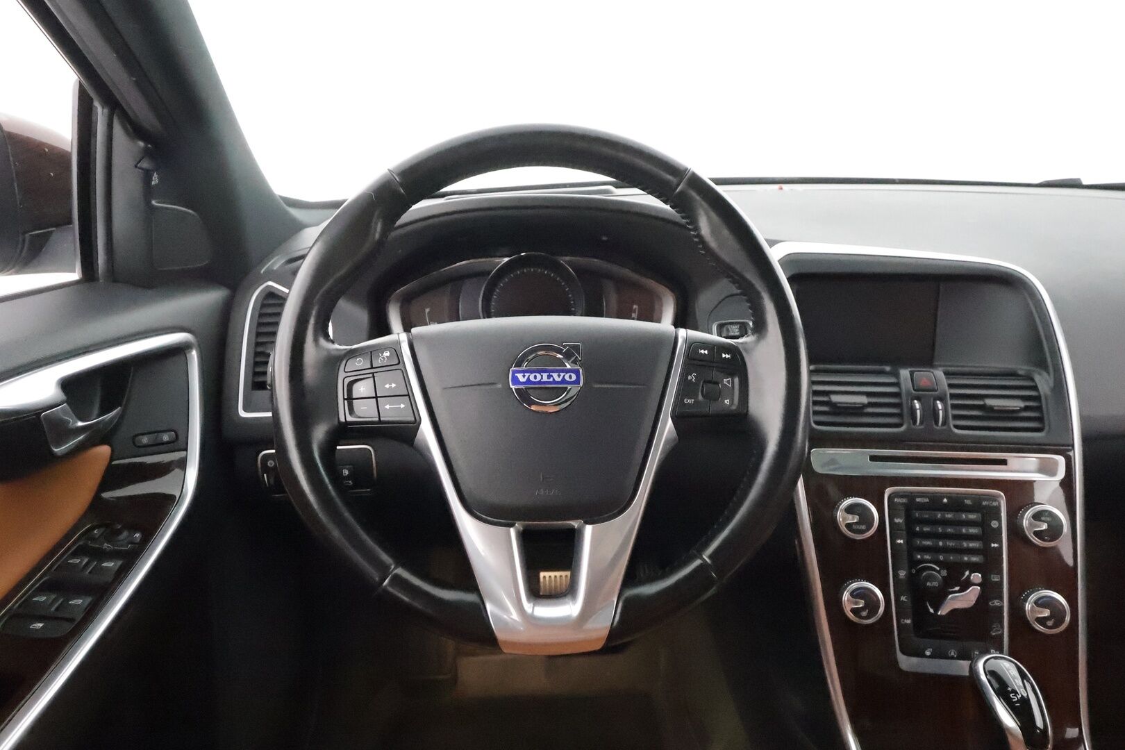 Volvo XC60 2016 D4 AWD Summum aut **Facelift / Adapt. vakkari / Panorama / Webasto / Koukku / P.kamera / Keyless / Muistipenkki**
