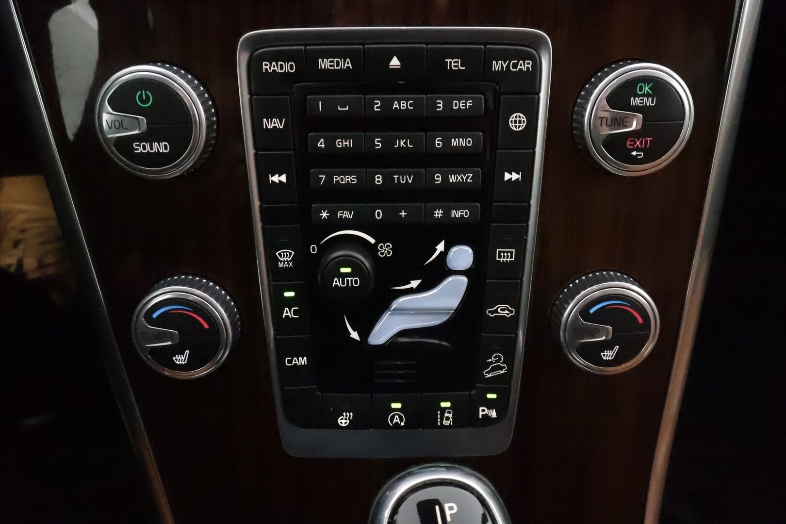Volvo XC60 2016 D4 AWD Summum aut **Facelift / Adapt. vakkari / Panorama / Webasto / Koukku / P.kamera / Keyless / Muistipenkki**