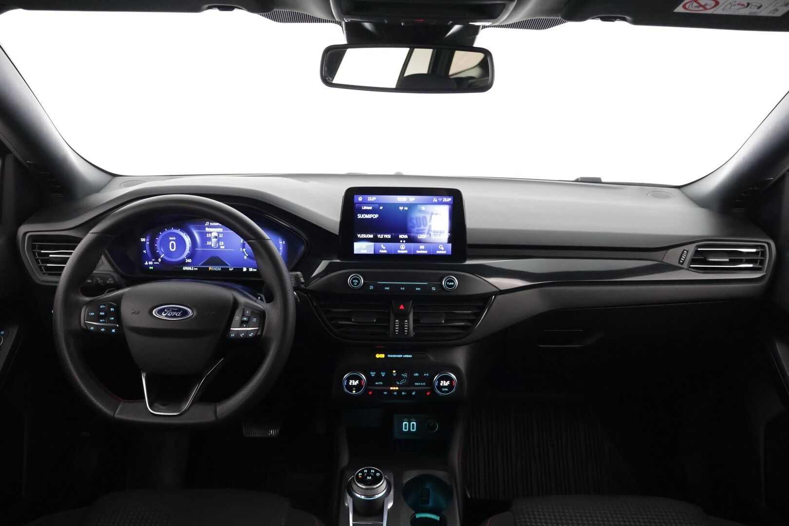 Ford Focus 2022 1,0 EcoBoost 125hv A8 ST-Line Wagon *Suomi-auto / Webasto / Navi / Digimittaristo / P.Kamera / Koukku* - Kahdet renkaat ja vanteet!