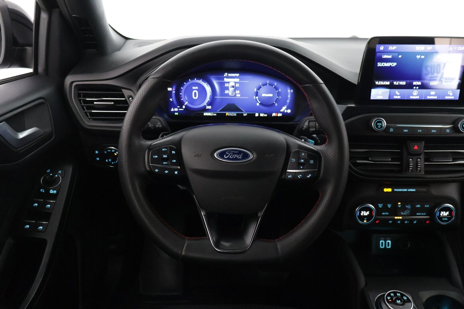 Ford Focus 2022 1,0 EcoBoost 125hv A8 ST-Line Wagon *Suomi-auto / Webasto / Navi / Digimittaristo / P.Kamera / Koukku* - Kahdet renkaat ja vanteet!