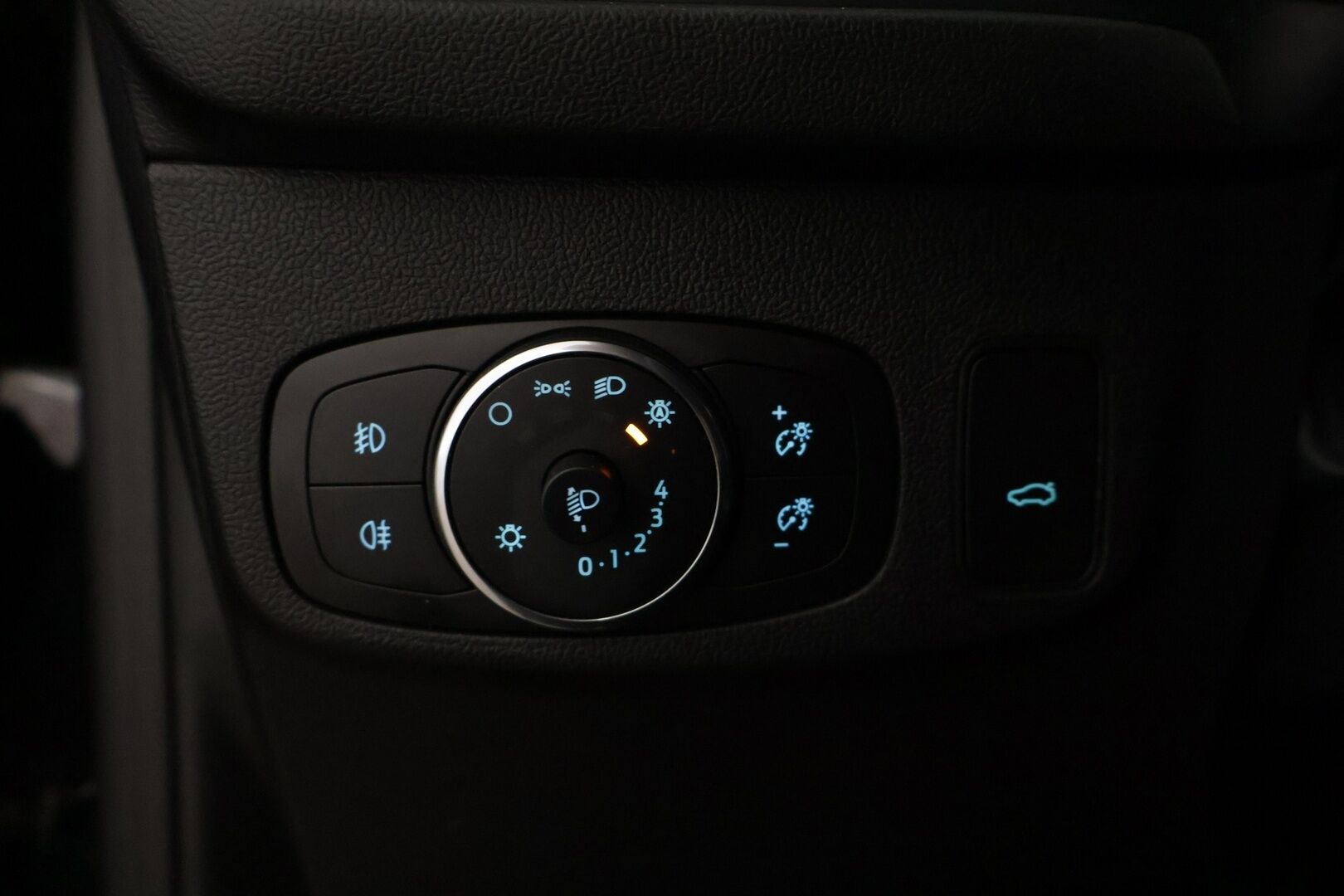 Ford Focus 2022 1,0 EcoBoost 125hv A8 ST-Line Wagon *Suomi-auto / Webasto / Navi / Digimittaristo / P.Kamera / Koukku* - Kahdet renkaat ja vanteet!