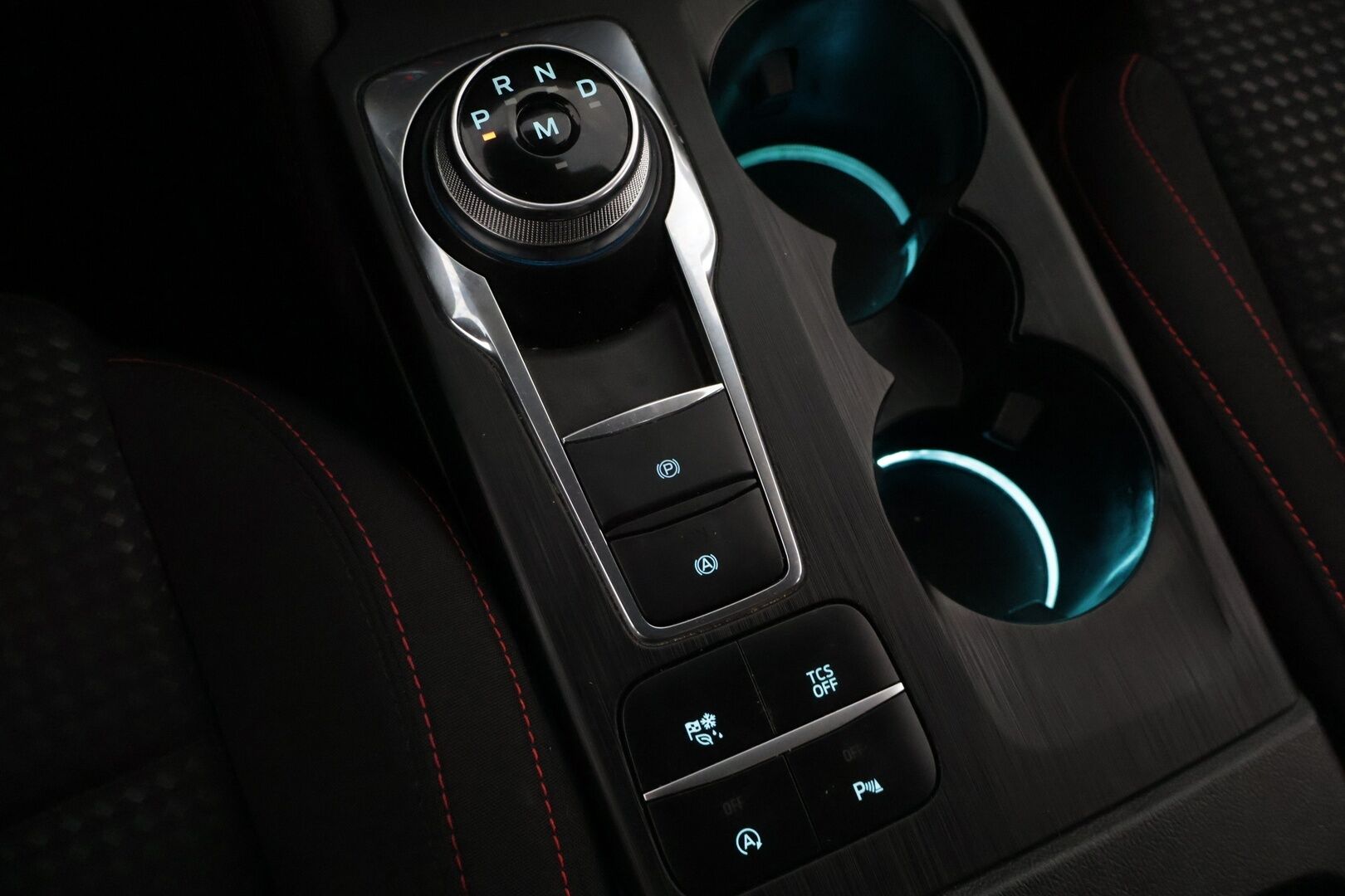 Ford Focus 2022 1,0 EcoBoost 125hv A8 ST-Line Wagon *Suomi-auto / Webasto / Navi / Digimittaristo / P.Kamera / Koukku* - Kahdet renkaat ja vanteet!