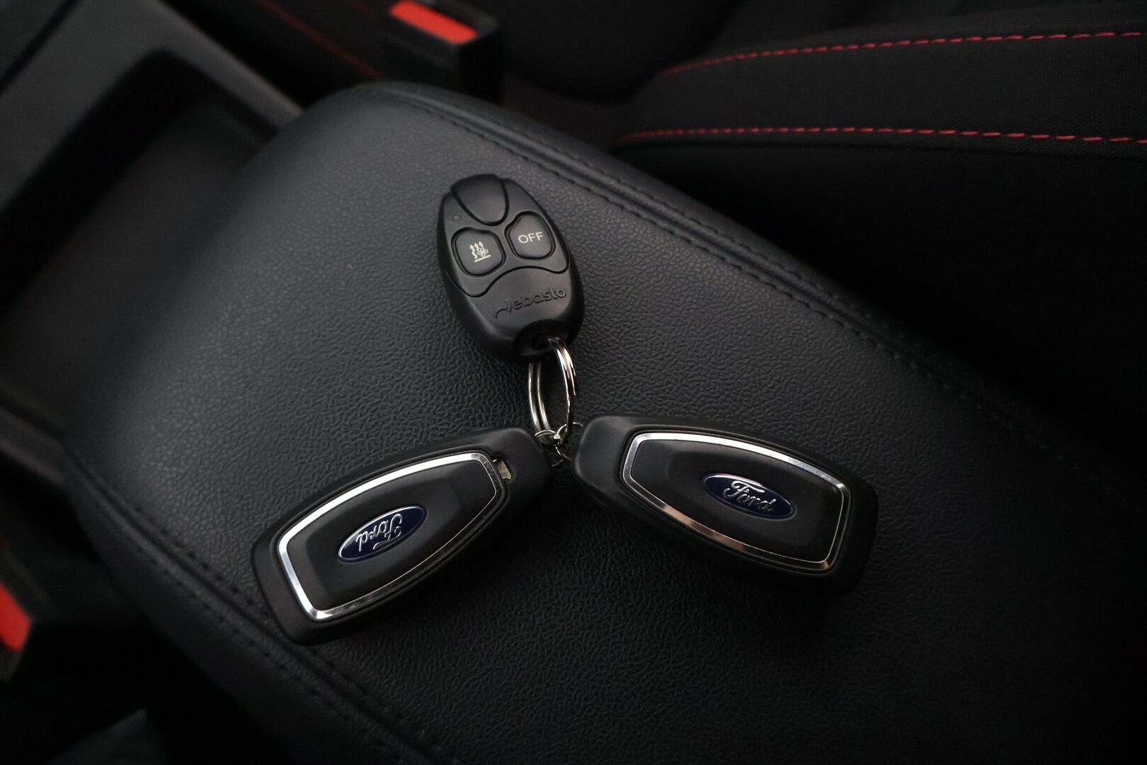 Ford Focus 2022 1,0 EcoBoost 125hv A8 ST-Line Wagon *Suomi-auto / Webasto / Navi / Digimittaristo / P.Kamera / Koukku* - Kahdet renkaat ja vanteet!