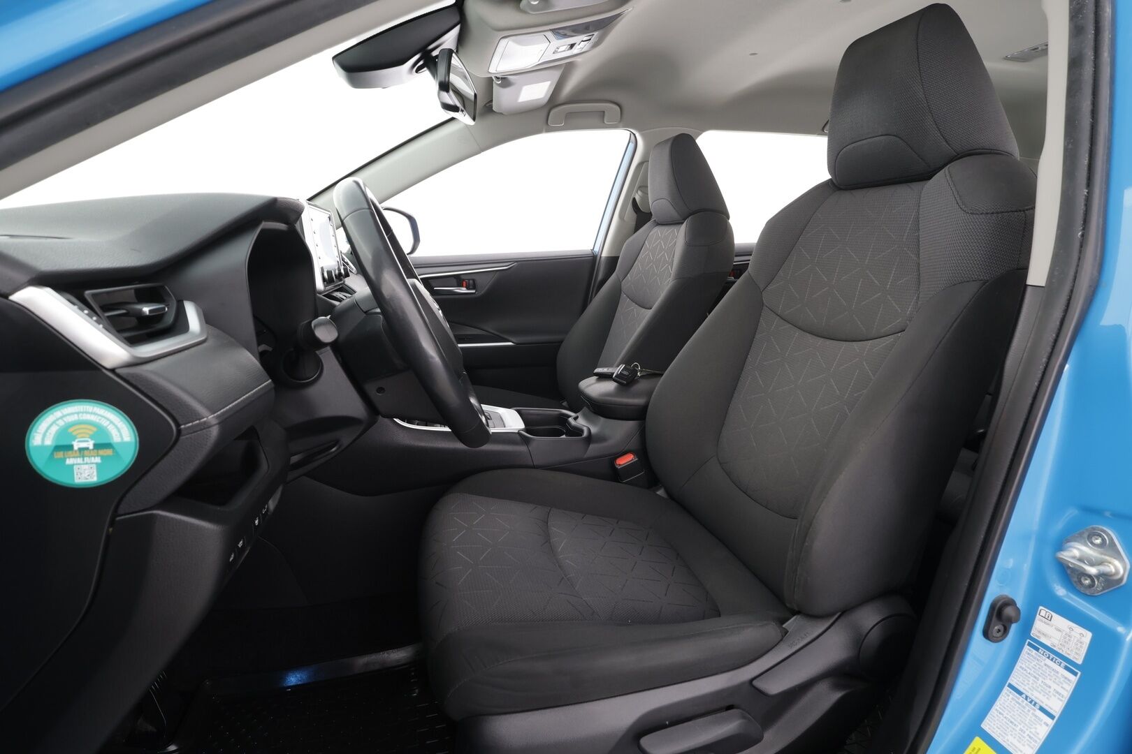 Toyota RAV4 2022 2,5 Hybrid AWD-i Business * Koukku / ACC / LED / P.kamera / Sisätilanlämmitin / Navi / Kaistavahti * - 1.om Suomi-auto / Harvinainen Blue Flame väri / Kahdet renkaat aluvanteilla / Merkkihuollot