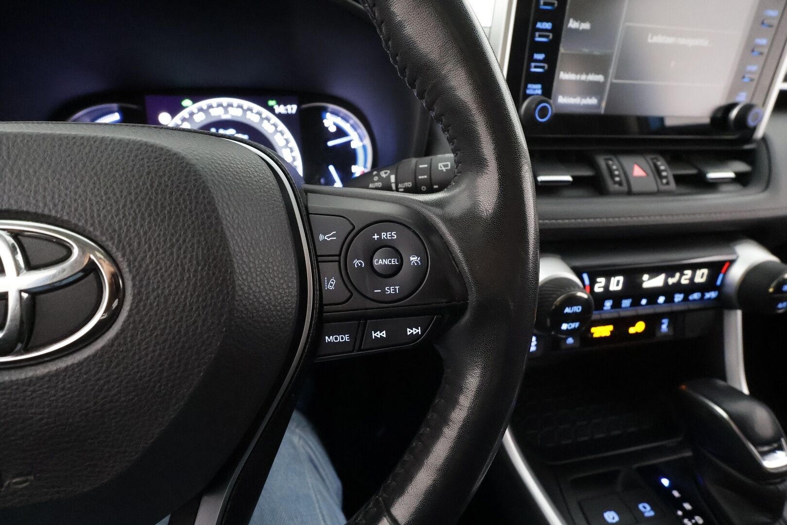 Toyota RAV4 2022 2,5 Hybrid AWD-i Business * Koukku / ACC / LED / P.kamera / Sisätilanlämmitin / Navi / Kaistavahti * - 1.om Suomi-auto / Harvinainen Blue Flame väri / Kahdet renkaat aluvanteilla / Merkkihuollot