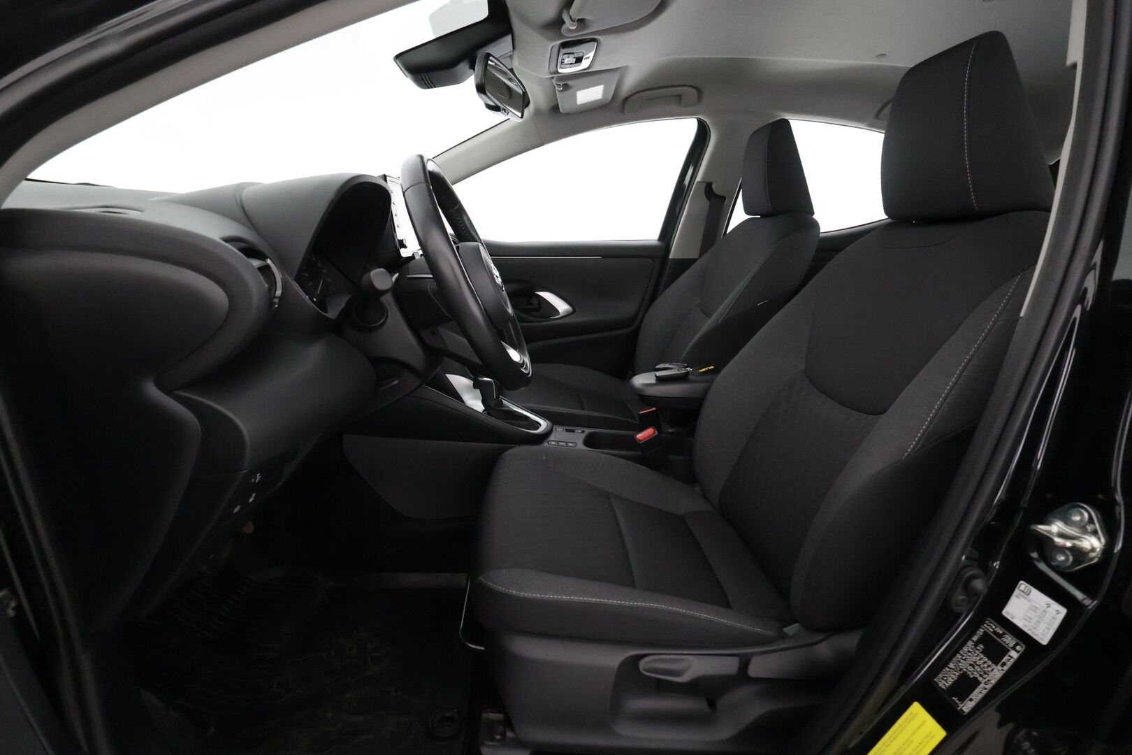 Toyota Yaris 2022 1,5 Hybrid Active - | ACC | Lohko | P.Kamera | Ratinlämmitys | Navi | Apple&Android | Suomi-auto | Kahdet Renkaat |