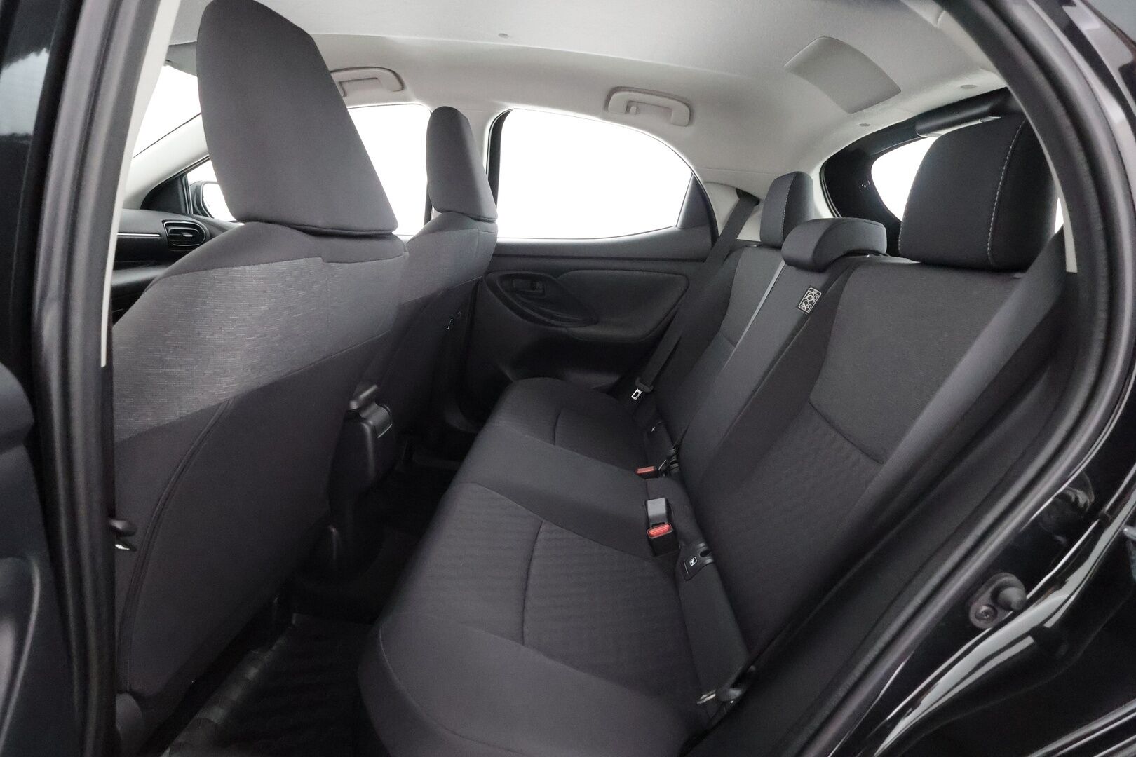 Toyota Yaris 2022 1,5 Hybrid Active - | ACC | Lohko | P.Kamera | Ratinlämmitys | Navi | Apple&Android | Suomi-auto | Kahdet Renkaat |