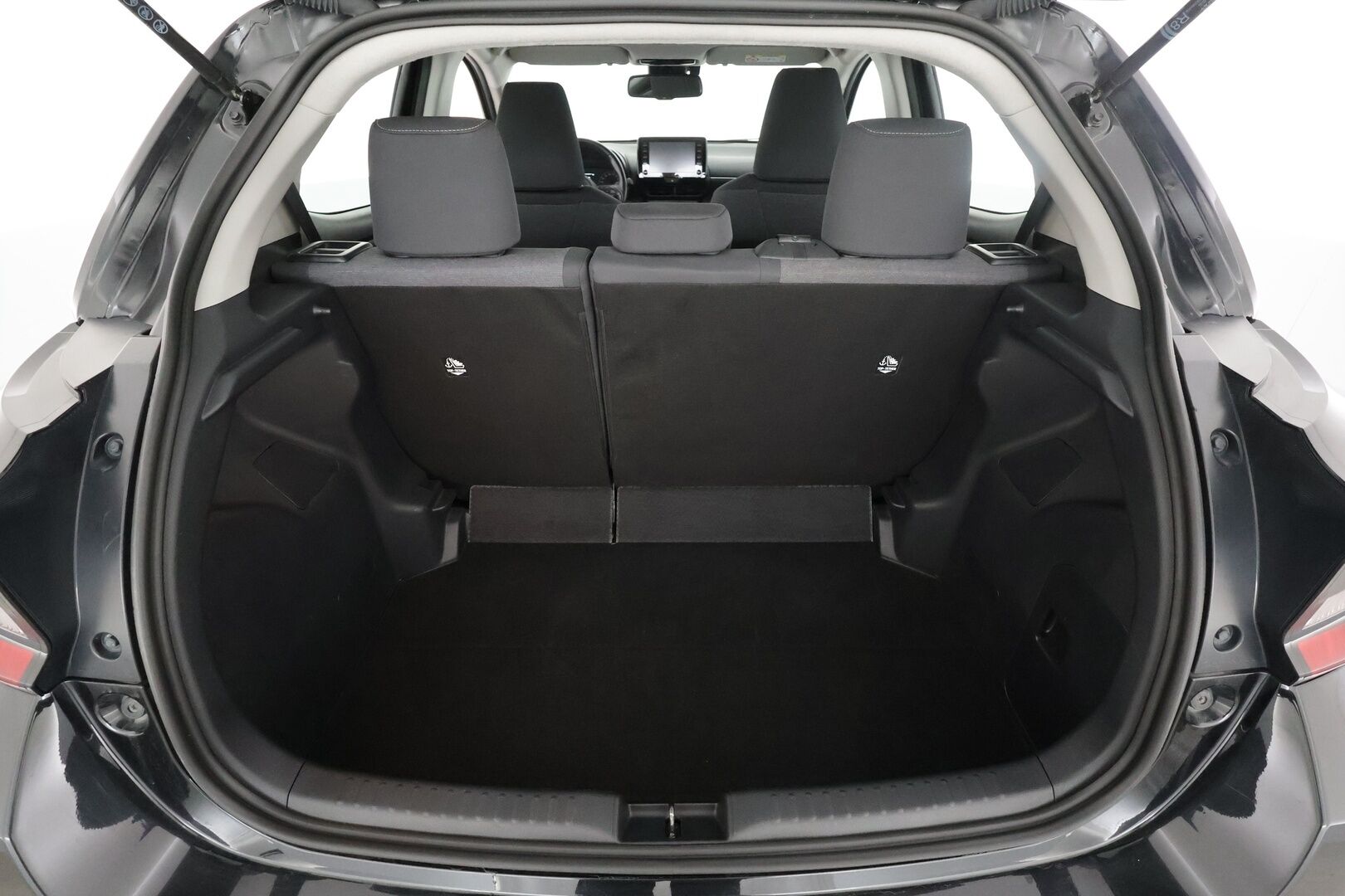 Toyota Yaris 2022 1,5 Hybrid Active - | ACC | Lohko | P.Kamera | Ratinlämmitys | Navi | Apple&Android | Suomi-auto | Kahdet Renkaat |