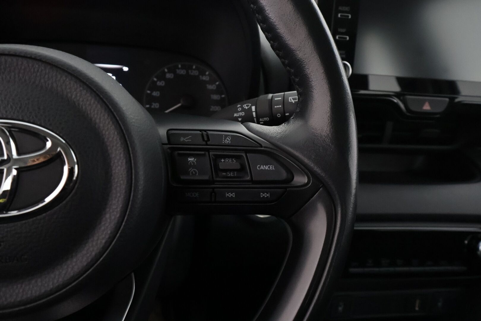 Toyota Yaris 2022 1,5 Hybrid Active - | ACC | Lohko | P.Kamera | Ratinlämmitys | Navi | Apple&Android | Suomi-auto | Kahdet Renkaat |
