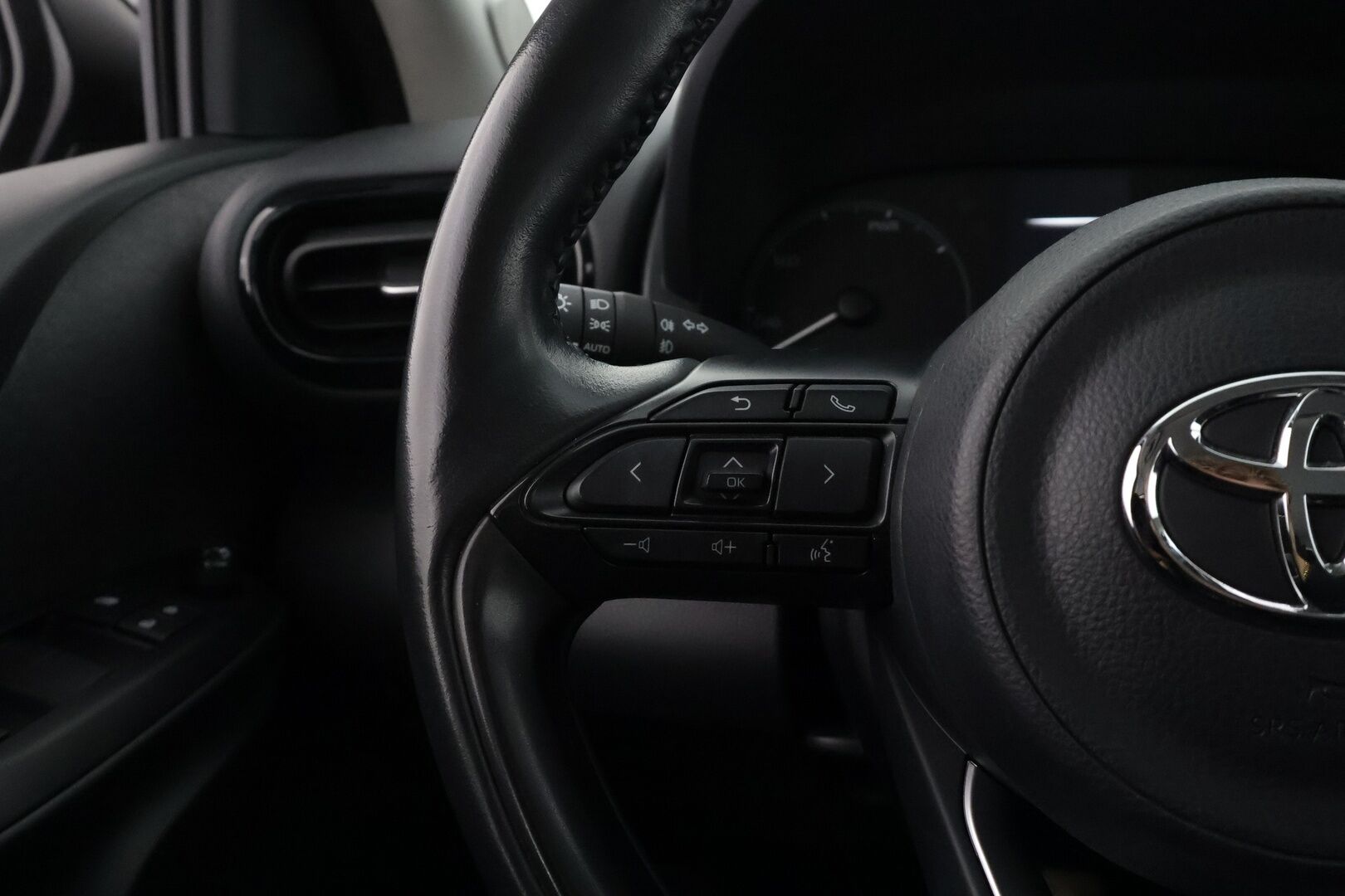 Toyota Yaris 2022 1,5 Hybrid Active - | ACC | Lohko | P.Kamera | Ratinlämmitys | Navi | Apple&Android | Suomi-auto | Kahdet Renkaat |