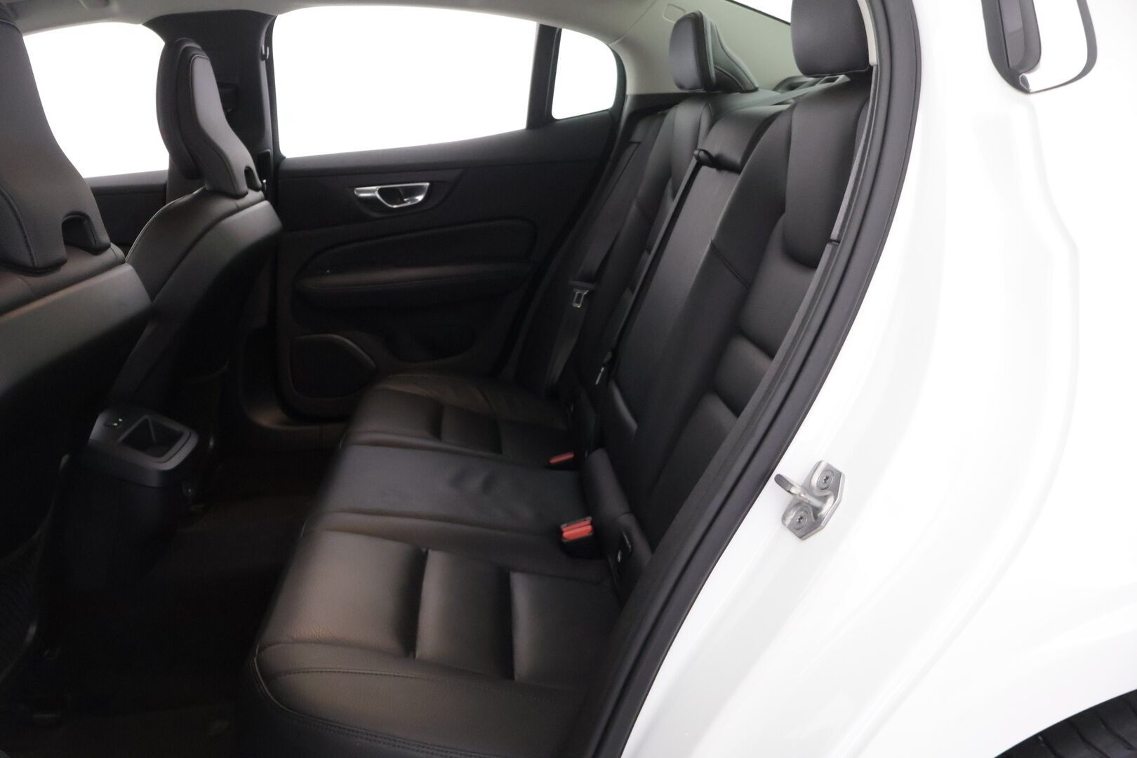 Volvo S60 2022 B5 MHEV Business Inscription Edition aut - 2.Om Suomi-auto | Merkkihuollettu | ACC | Webasto | P.kamera | Navi | Muistipenkki | Carplay | Koukku | 2x renkaat