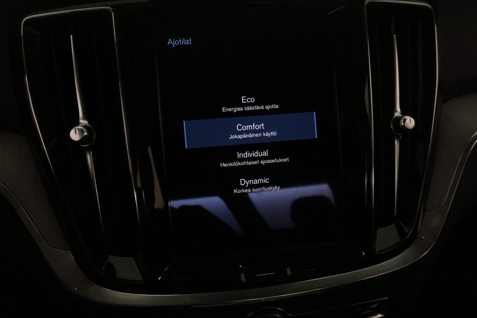 Volvo S60 2022 B5 MHEV Business Inscription Edition aut - 2.Om Suomi-auto | Merkkihuollettu | ACC | Webasto | P.kamera | Navi | Muistipenkki | Carplay | Koukku | 2x renkaat
