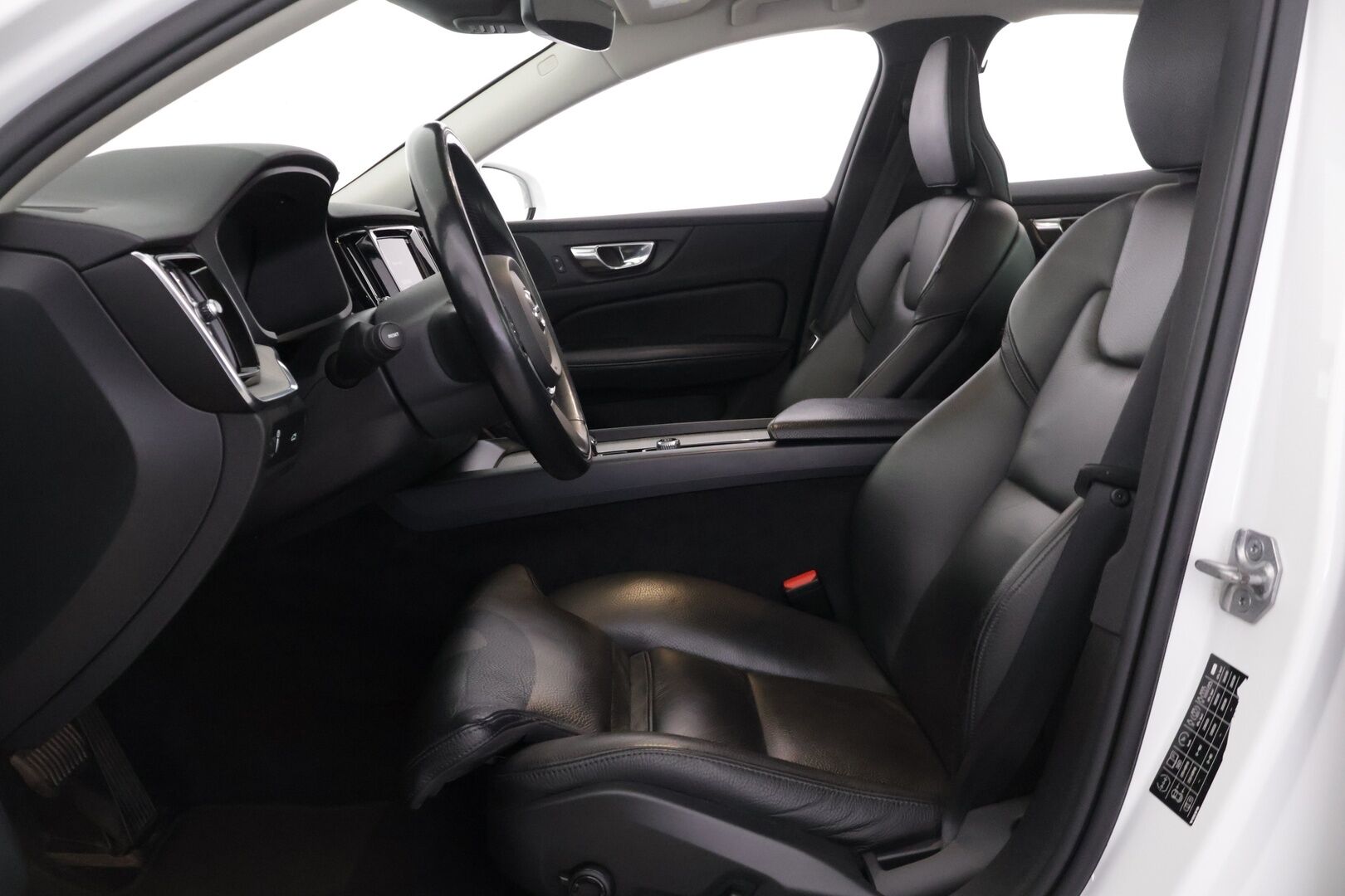 Volvo S60 2022 B5 MHEV Business Inscription Edition aut - 2.Om Suomi-auto | Merkkihuollettu | ACC | Webasto | P.kamera | Navi | Muistipenkki | Carplay | Koukku | 2x renkaat