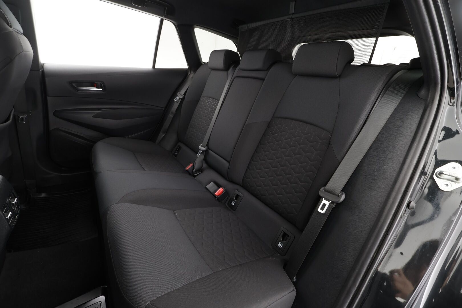 Toyota Corolla 2020 Touring Sports 2,0 Hybrid Active * ACC / P.kamera / LED / Navi / Lohkolämmitin / Koukku / KeylessGo * - Suomi-auto / Kahdet renkaat aluvanteilla / Merkkihuollettu - HULLU BLACKWEEK KORKOTARJOUS 2,49%