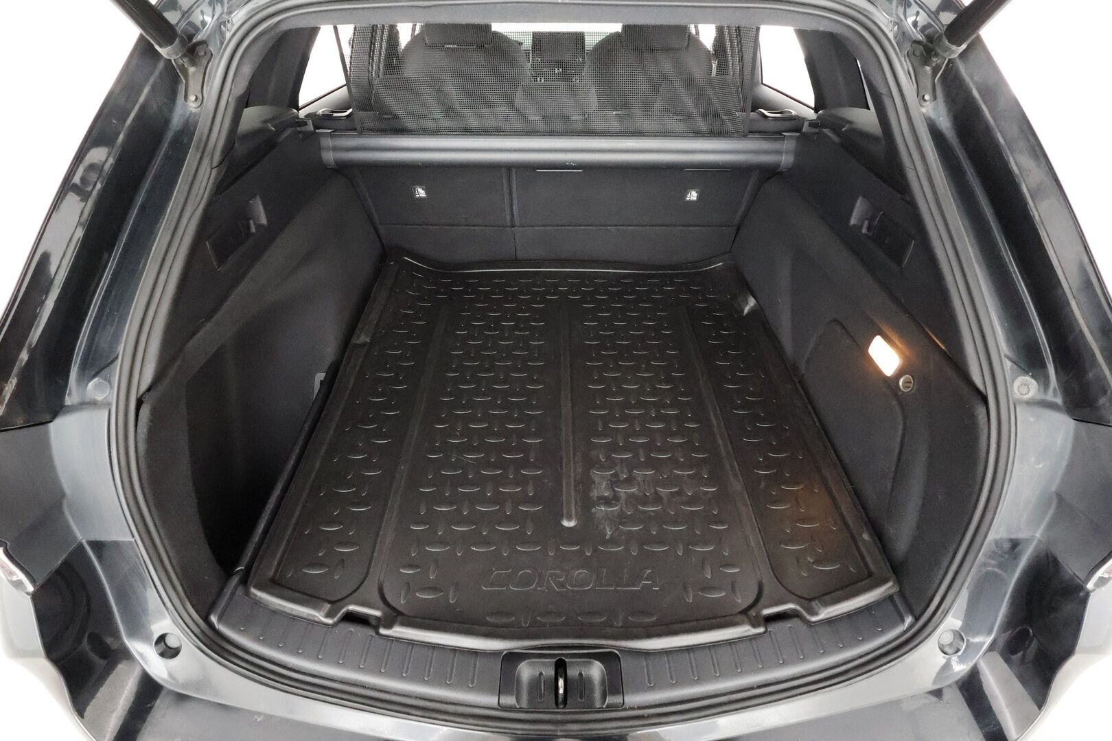 Toyota Corolla 2020 Touring Sports 2,0 Hybrid Active * ACC / P.kamera / LED / Navi / Lohkolämmitin / Koukku / KeylessGo * - Suomi-auto / Kahdet renkaat aluvanteilla / Merkkihuollettu - HULLU BLACKWEEK KORKOTARJOUS 2,49%