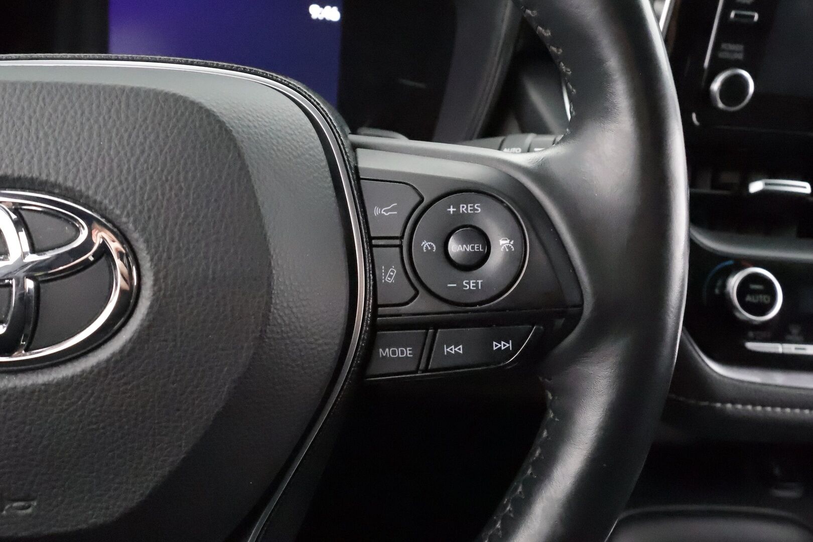 Toyota Corolla 2020 Touring Sports 2,0 Hybrid Active * ACC / P.kamera / LED / Navi / Lohkolämmitin / Koukku / KeylessGo * - Suomi-auto / Kahdet renkaat aluvanteilla / Merkkihuollettu - HULLU BLACKWEEK KORKOTARJOUS 2,49%