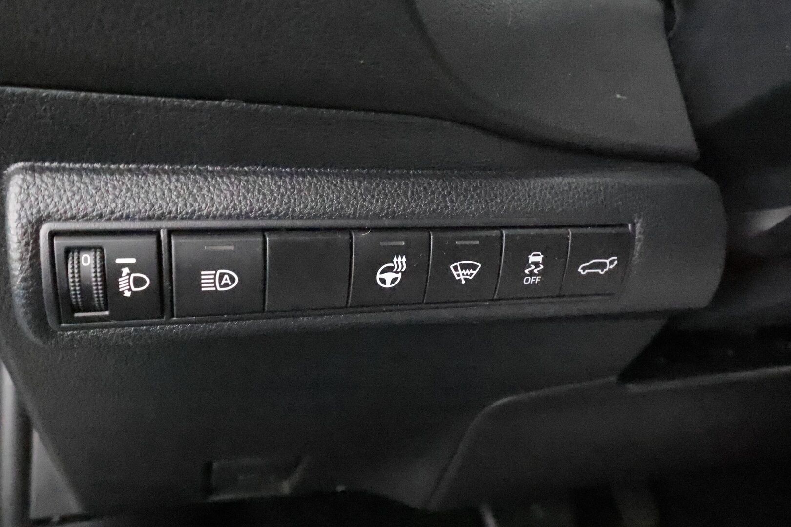 Toyota Corolla 2020 Touring Sports 2,0 Hybrid Active * ACC / P.kamera / LED / Navi / Lohkolämmitin / Koukku / KeylessGo * - Suomi-auto / Kahdet renkaat aluvanteilla / Merkkihuollettu - HULLU BLACKWEEK KORKOTARJOUS 2,49%