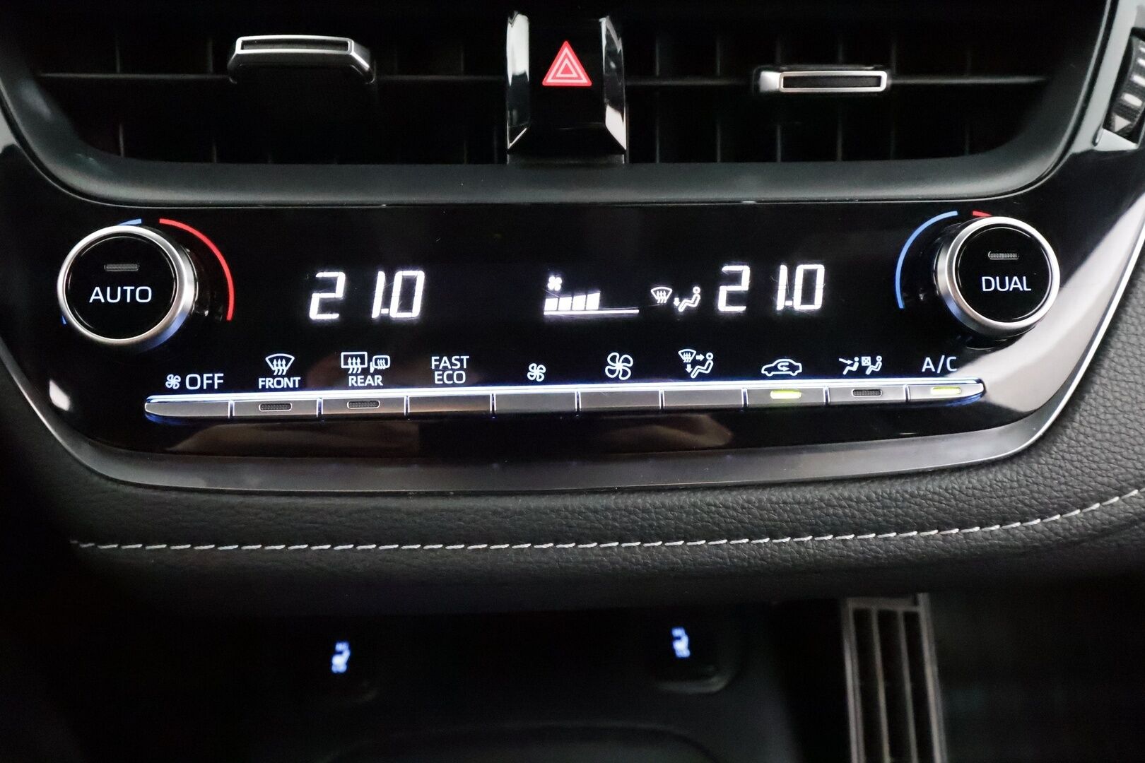 Toyota Corolla 2020 Touring Sports 2,0 Hybrid Active * ACC / P.kamera / LED / Navi / Lohkolämmitin / Koukku / KeylessGo * - Suomi-auto / Kahdet renkaat aluvanteilla / Merkkihuollettu - HULLU BLACKWEEK KORKOTARJOUS 2,49%