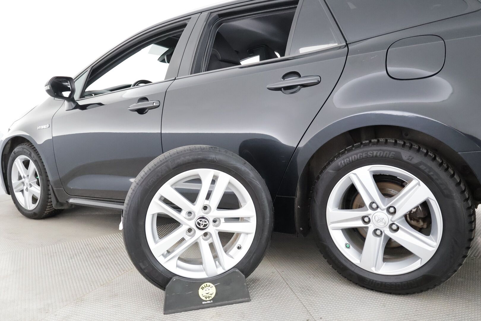 Toyota Corolla 2020 Touring Sports 2,0 Hybrid Active * ACC / P.kamera / LED / Navi / Lohkolämmitin / Koukku / KeylessGo * - Suomi-auto / Kahdet renkaat aluvanteilla / Merkkihuollettu - HULLU BLACKWEEK KORKOTARJOUS 2,49%