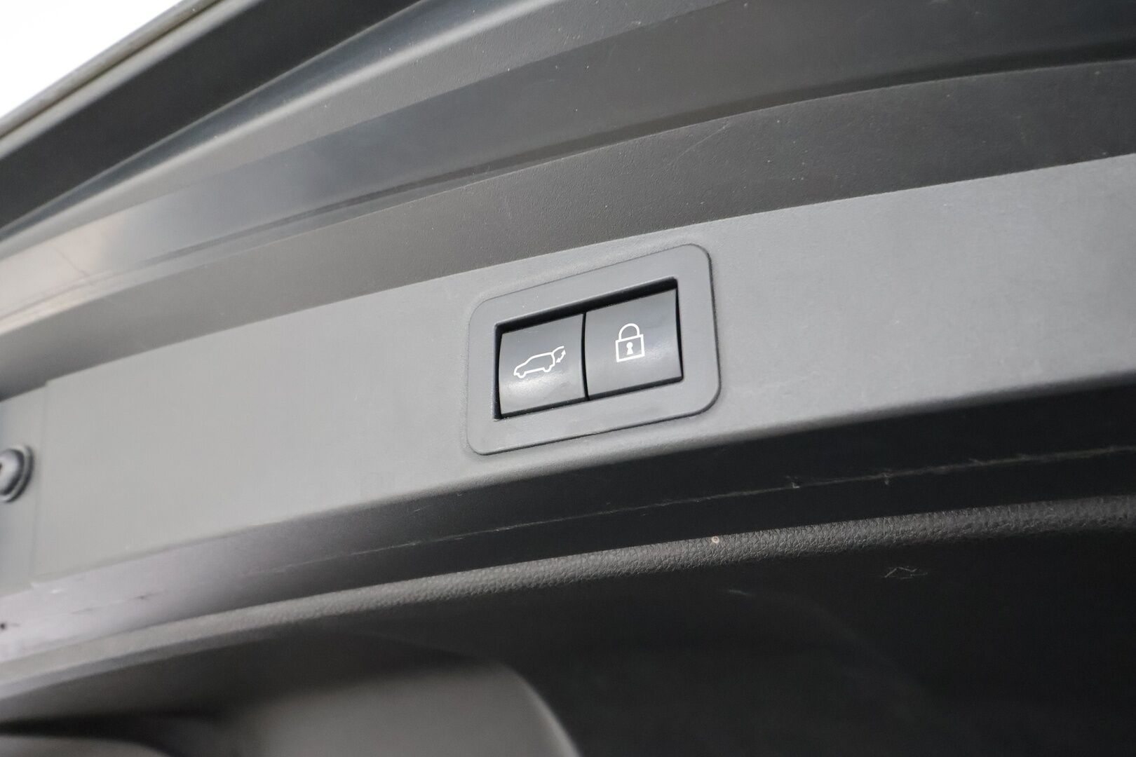 Toyota Corolla 2020 Touring Sports 2,0 Hybrid Active * ACC / P.kamera / LED / Navi / Lohkolämmitin / Koukku / KeylessGo * - Suomi-auto / Kahdet renkaat aluvanteilla / Merkkihuollettu - HULLU BLACKWEEK KORKOTARJOUS 2,49%