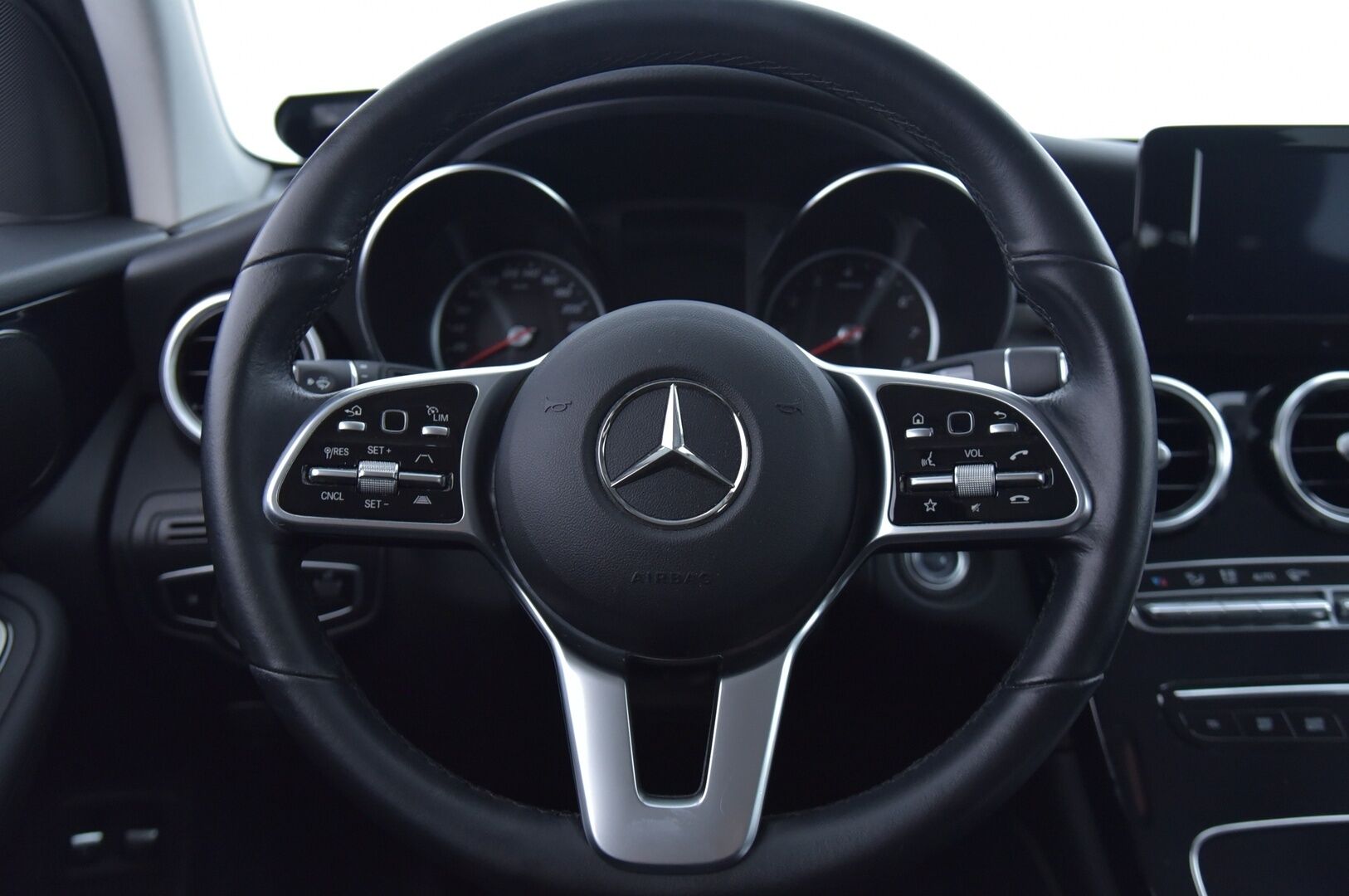 Mercedes-Benz GLC 2020 300 e 4MATIC A Business EQ Power  / Adapt. vakkari / Peruutuskamera / Facelift / Sähkökontti / Ledit - 3,99 % KORKOTARJOUS TÄHÄN AUTOON - 1-omisteinen / Suomiauto / Huippuvarusteet / ALV /  / Kahdet hyvät renkaat!
