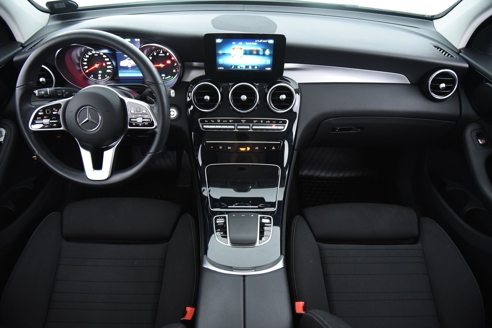 Mercedes-Benz GLC 2020 300 e 4MATIC A Business EQ Power  / Adapt. vakkari / Peruutuskamera / Facelift / Sähkökontti / Ledit - 3,99 % KORKOTARJOUS TÄHÄN AUTOON - 1-omisteinen / Suomiauto / Huippuvarusteet / ALV /  / Kahdet hyvät renkaat!