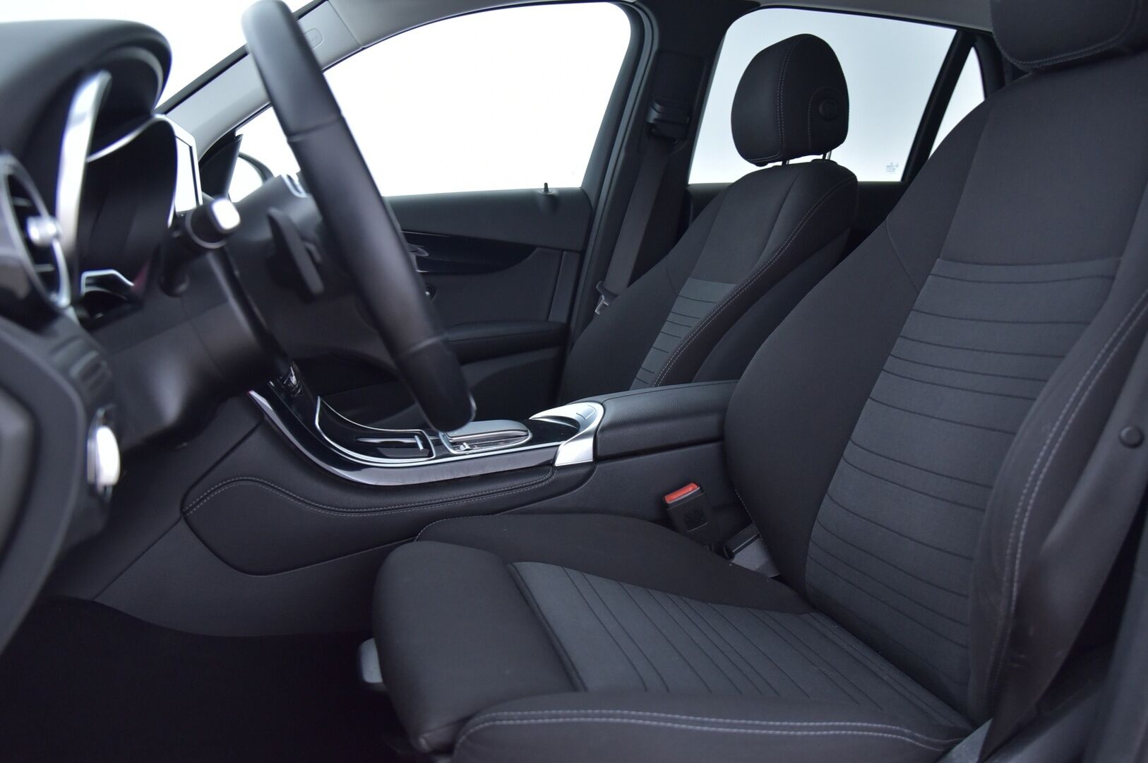 Mercedes-Benz GLC 2020 300 e 4MATIC A Business EQ Power  / Adapt. vakkari / Peruutuskamera / Facelift / Sähkökontti / Ledit - 3,99 % KORKOTARJOUS TÄHÄN AUTOON - 1-omisteinen / Suomiauto / Huippuvarusteet / ALV /  / Kahdet hyvät renkaat!