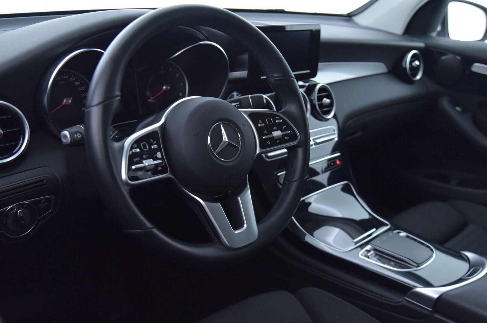 Mercedes-Benz GLC 2020 300 e 4MATIC A Business EQ Power  / Adapt. vakkari / Peruutuskamera / Facelift / Sähkökontti / Ledit - 3,99 % KORKOTARJOUS TÄHÄN AUTOON - 1-omisteinen / Suomiauto / Huippuvarusteet / ALV /  / Kahdet hyvät renkaat!