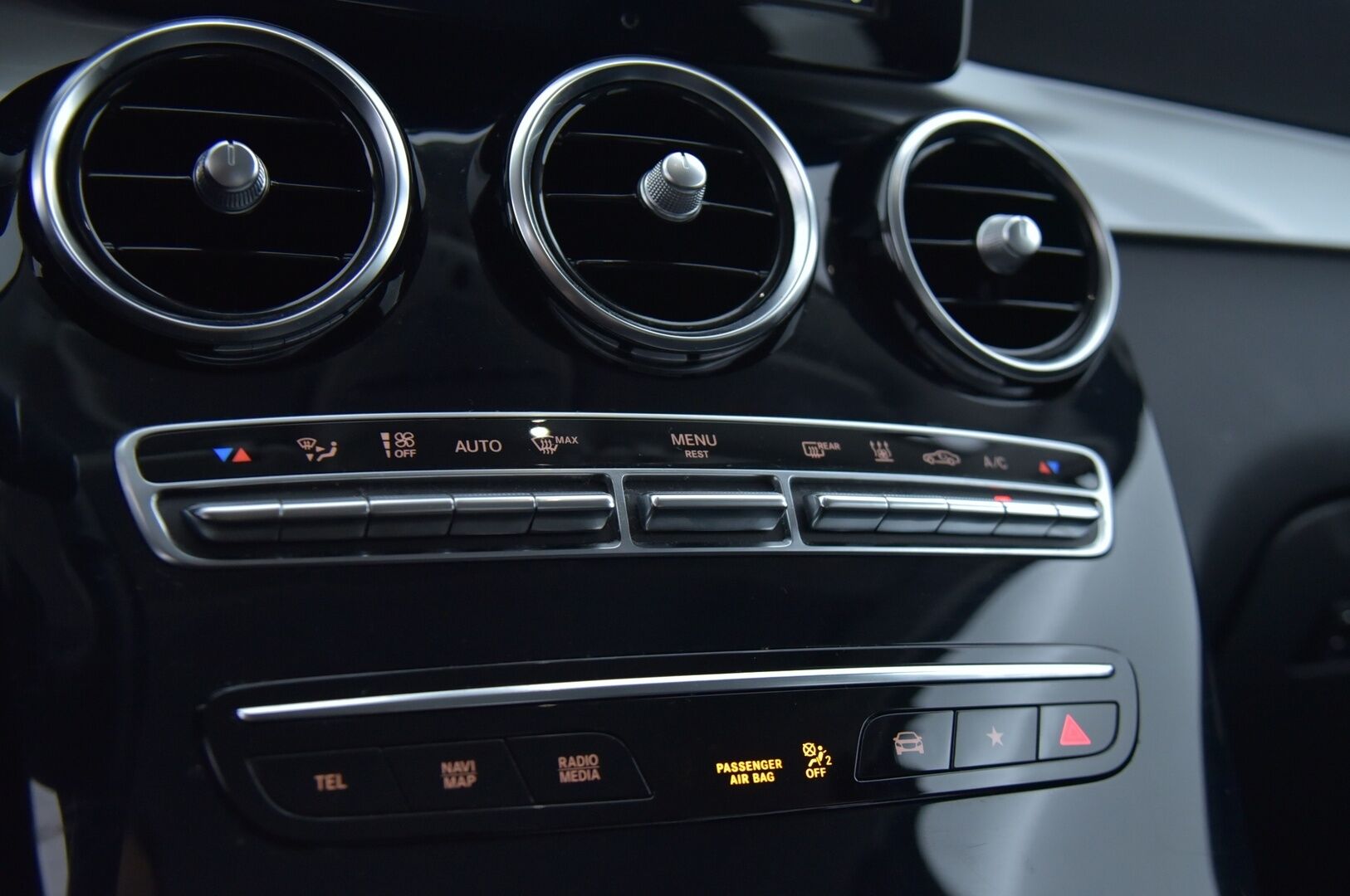 Mercedes-Benz GLC 2020 300 e 4MATIC A Business EQ Power  / Adapt. vakkari / Peruutuskamera / Facelift / Sähkökontti / Ledit - 3,99 % KORKOTARJOUS TÄHÄN AUTOON - 1-omisteinen / Suomiauto / Huippuvarusteet / ALV /  / Kahdet hyvät renkaat!