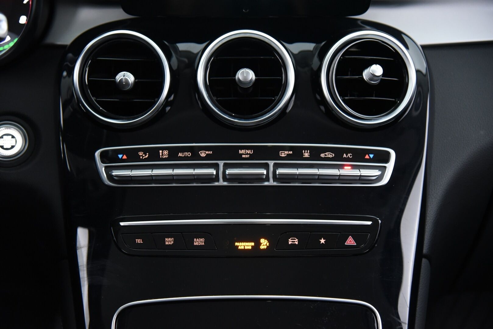 Mercedes-Benz GLC 2020 300 e 4MATIC A Business EQ Power  / Adapt. vakkari / Peruutuskamera / Facelift / Sähkökontti / Ledit - 3,99 % KORKOTARJOUS TÄHÄN AUTOON - 1-omisteinen / Suomiauto / Huippuvarusteet / ALV /  / Kahdet hyvät renkaat!
