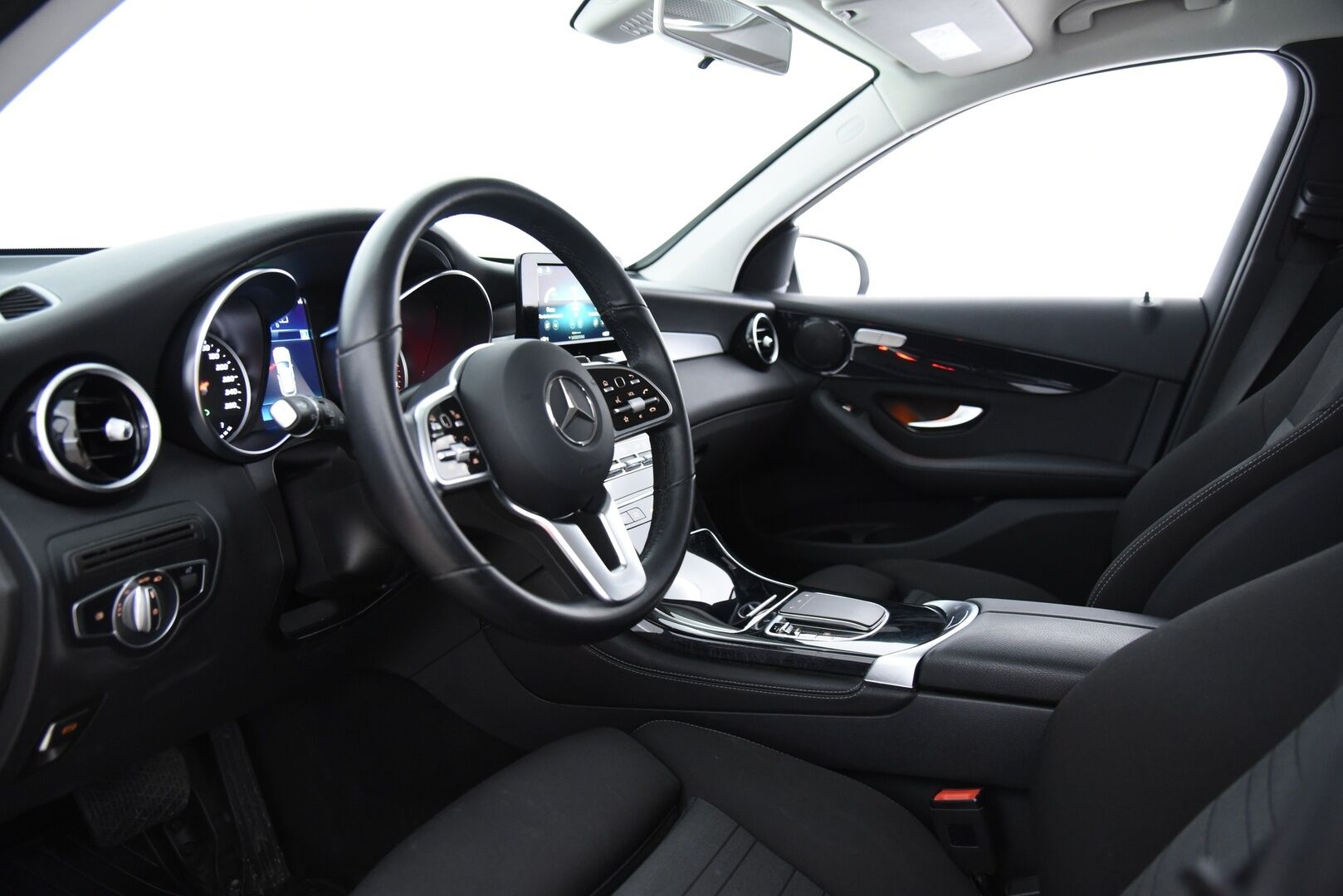 Mercedes-Benz GLC 2020 300 e 4MATIC A Business EQ Power  / Adapt. vakkari / Peruutuskamera / Facelift / Sähkökontti / Ledit - 3,99 % KORKOTARJOUS TÄHÄN AUTOON - 1-omisteinen / Suomiauto / Huippuvarusteet / ALV /  / Kahdet hyvät renkaat!