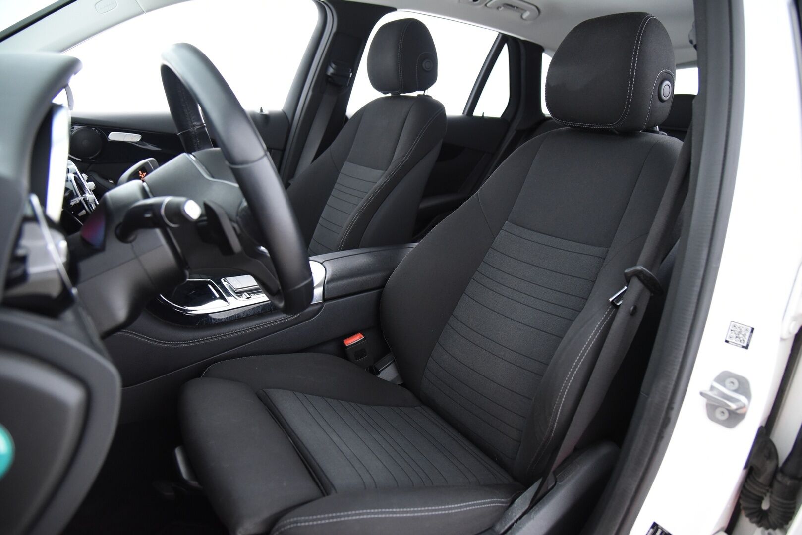 Mercedes-Benz GLC 2020 300 e 4MATIC A Business EQ Power  / Adapt. vakkari / Peruutuskamera / Facelift / Sähkökontti / Ledit - 3,99 % KORKOTARJOUS TÄHÄN AUTOON - 1-omisteinen / Suomiauto / Huippuvarusteet / ALV /  / Kahdet hyvät renkaat!