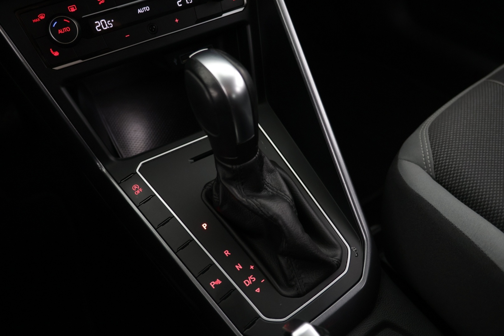 Volkswagen Polo 2020 R-Line 1,0 TSI 70 kW DSG-automaatti - | P-kamera | ACC | Digimittaristo | 