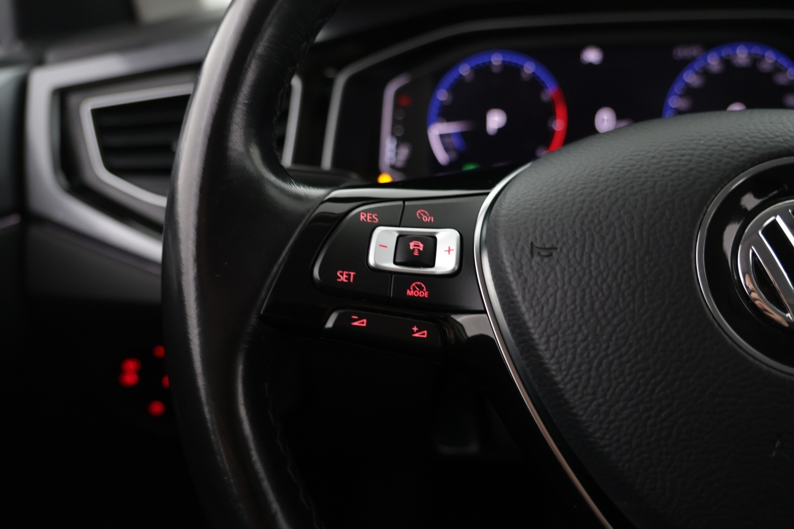 Volkswagen Polo 2020 R-Line 1,0 TSI 70 kW DSG-automaatti - | P-kamera | ACC | Digimittaristo | 