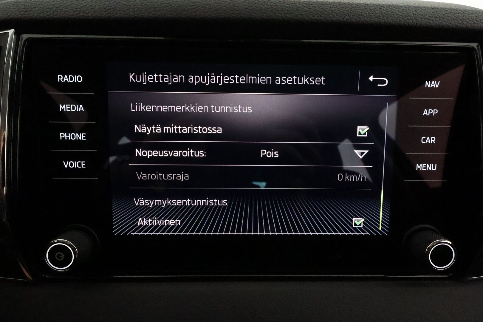Skoda Karoq 2020 1,5 TSI Style BusinessLine DSG **Webasto / Adapt.Vakkari / LED-valot / Muistipenkki / Navi / Kaistavahti / Keyless** - 1-om Suomi-auto / Kahdet Renkaat / Merkkihuollettu!