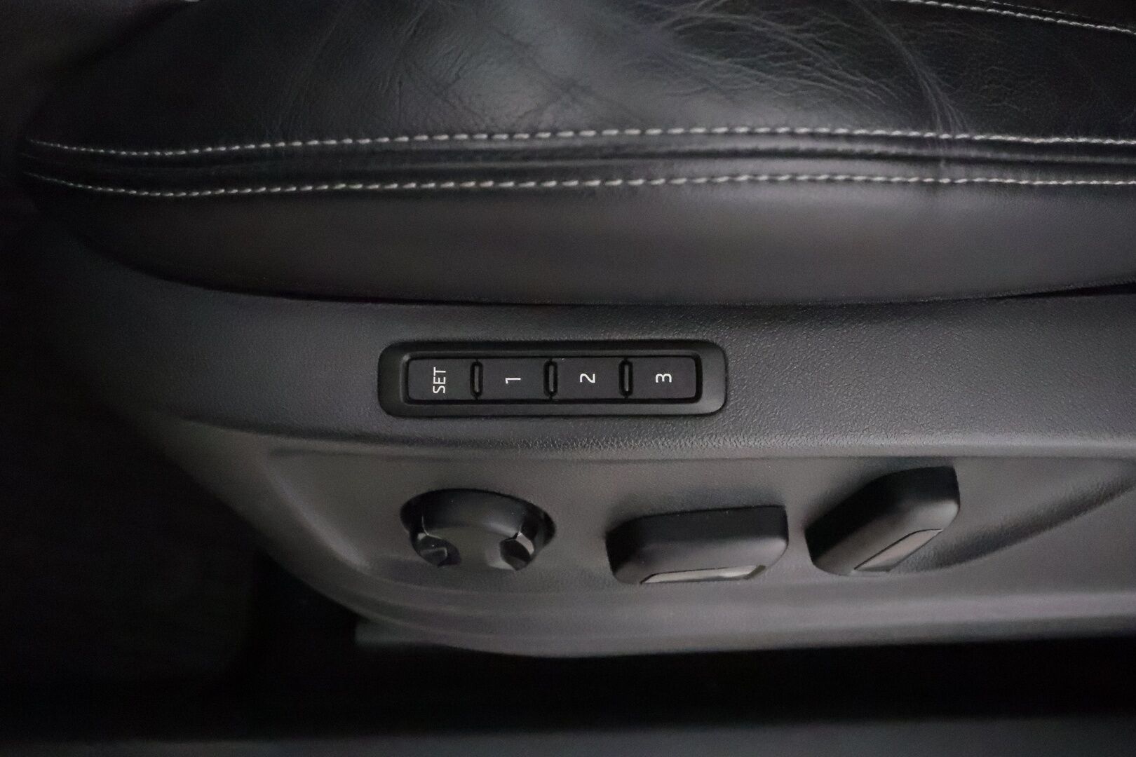 Skoda Karoq 2020 1,5 TSI Style BusinessLine DSG **Webasto / Adapt.Vakkari / LED-valot / Muistipenkki / Navi / Kaistavahti / Keyless** - 1-om Suomi-auto / Kahdet Renkaat / Merkkihuollettu!